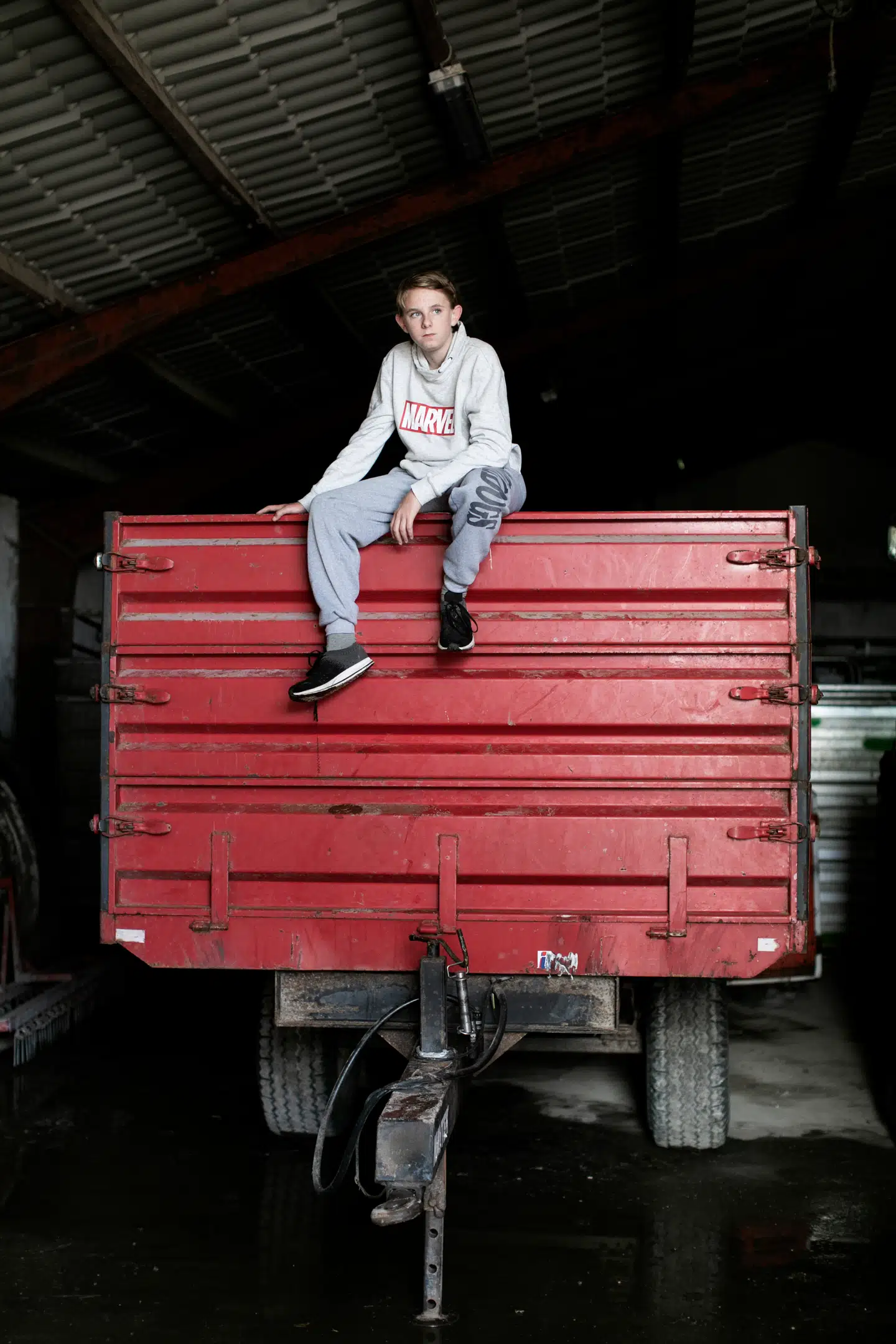 Simons tid på gården er slut, og han skal gå i 9. klasse på en almindelig skole.