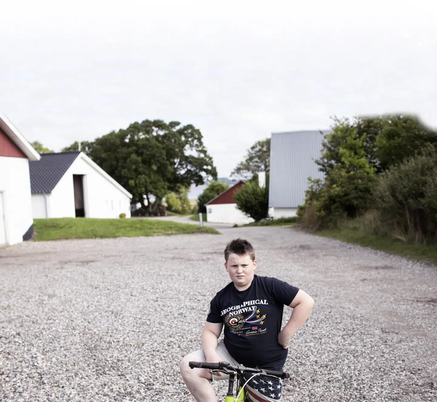 Til de elever, som stadig har det svært i skolen og måske ikke føler, at de passer ind, har Mads et råd: »Hold dit hoved højt! Jeg har også haft det svært, men jeg har altid gjort mit for at få noget godt ud af det.«