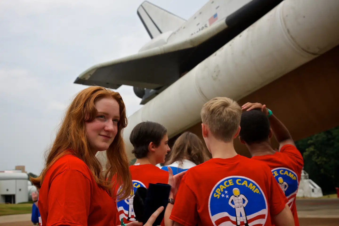 Det er anden gang, Liva er taget på Space Camp i Alabama. Her afprøver hun og de andre arbejdet som astronauter. De lærer at dyrke grøntsager, som kan gro i rummet, og de bliver slynget rundt for at øve sig i at klare rumraketternes høje hastighed.
Fotos: Osie Greenway