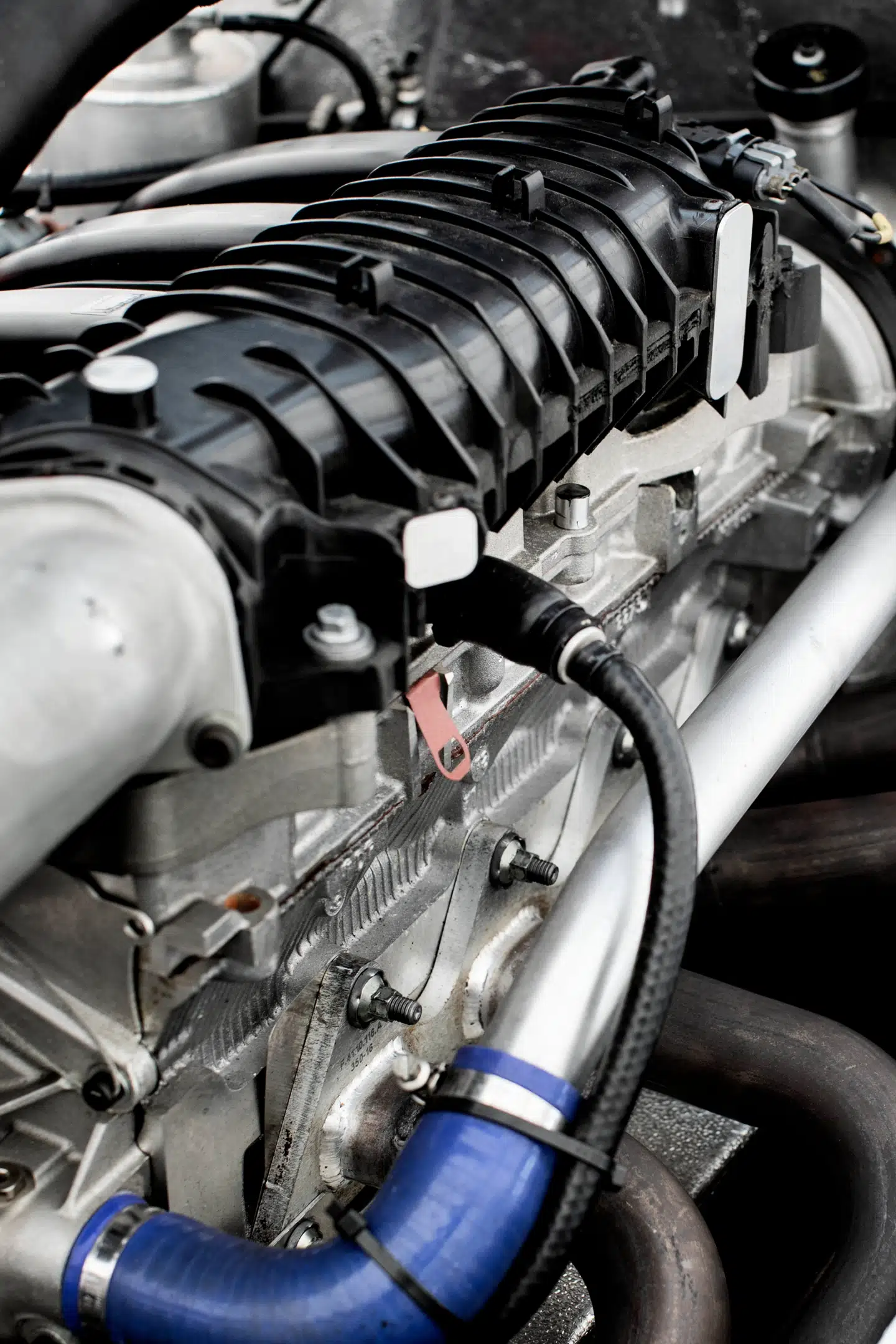 Motoren på Malthes bil har 180 hestekræfter.