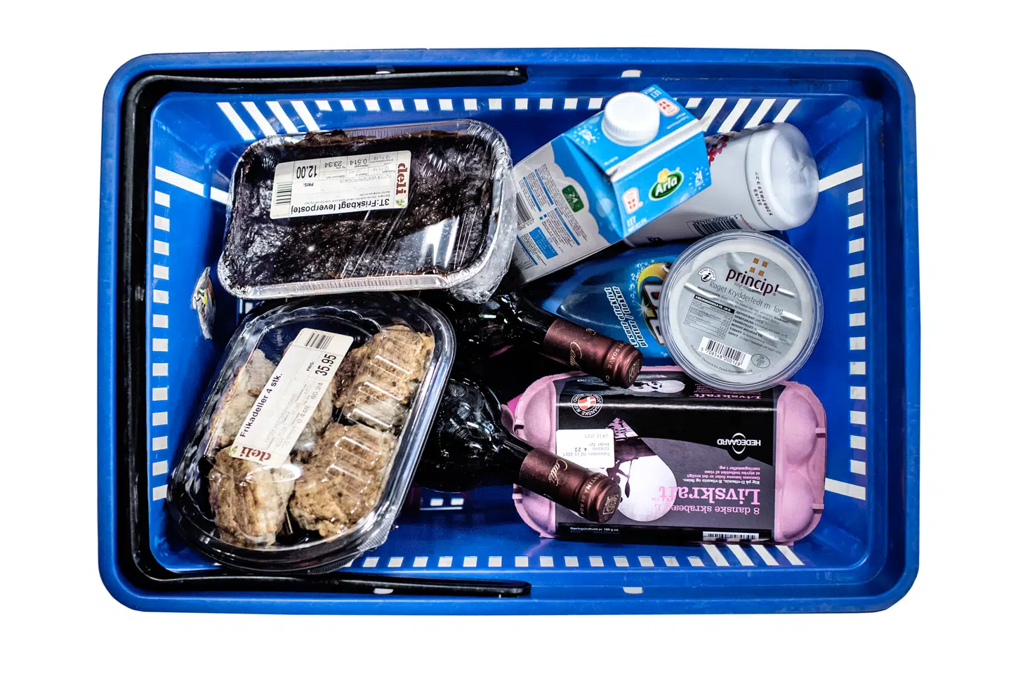 Forbrugeren bestemmer, lyder et moderne mantra. Men hvor meget betyder det egentlig, hvad vi putter i vores indkøbskurv? Foto: Thomas Lekfeldt/STF/Ritzau Scanpix