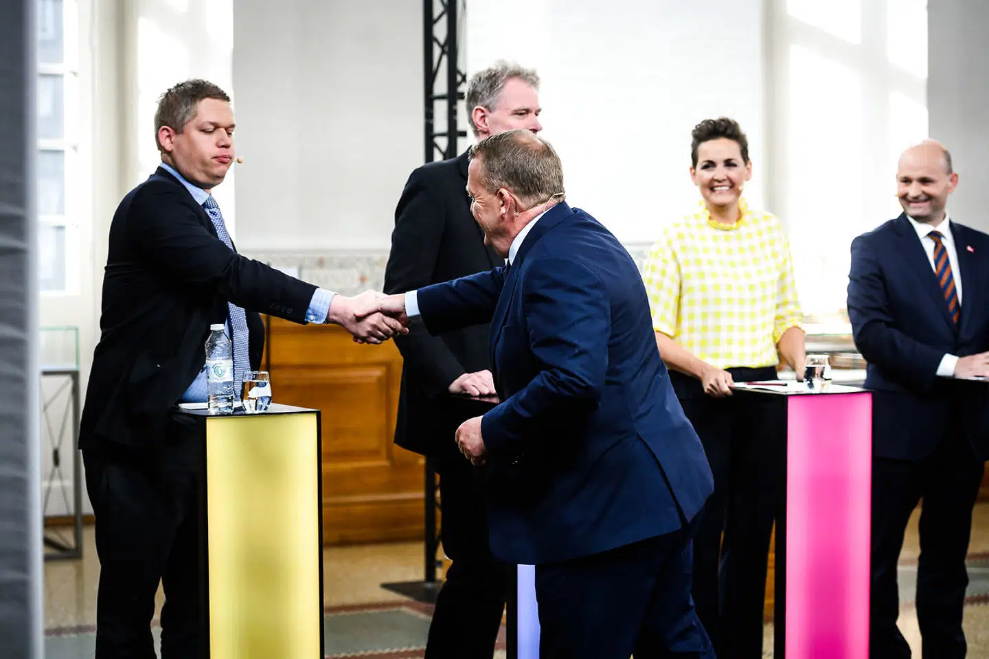 Rasmus Paludan, Klaus Riskær Pedersen, Pia Olsen Dyhr, Søren Pape Poulsen og Lars Løkke Rasmussen under valgkampens første partilederrunde på DR på Christiansborg. Foto: Ida Marie Odgaard/Ritzau Scanpix