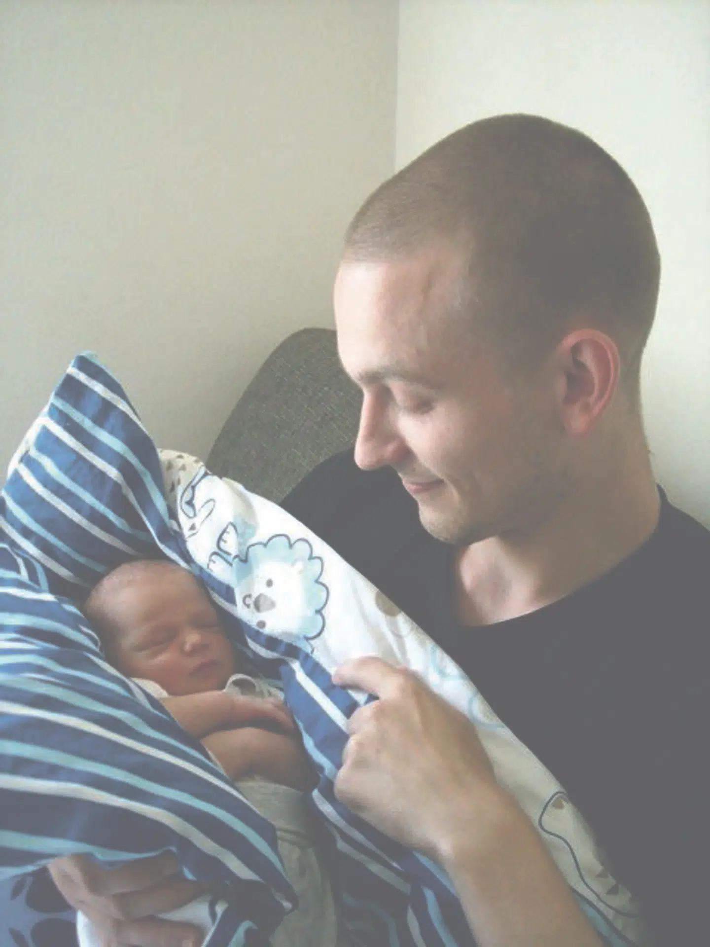 »Som jeg sagde for snart mange artikler siden, kan jeg tilpasse mig alle miljøer. Jeg er nok en af dem, hvor folk tænker, han er flink.«