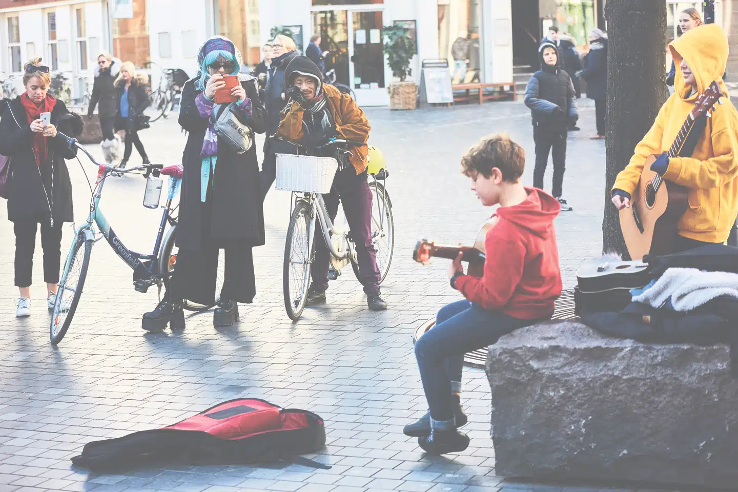 Joseph: »Det her kan blive historien om to drenge, der starter på Strøget. Sparer sammen til en computer. Laver en masse musik. Udgiver det. Bliver kæmpestore.« Fotos: Mathias Christensen