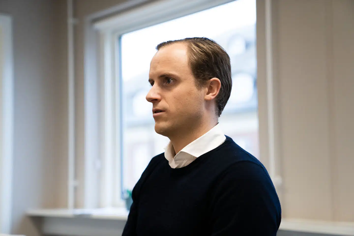 »Med toppen på arbejde« følger vi Christian Arnstedt i løbet af en normal arbejdsdag for at finde ud af, hvad et job som hans indebærer.