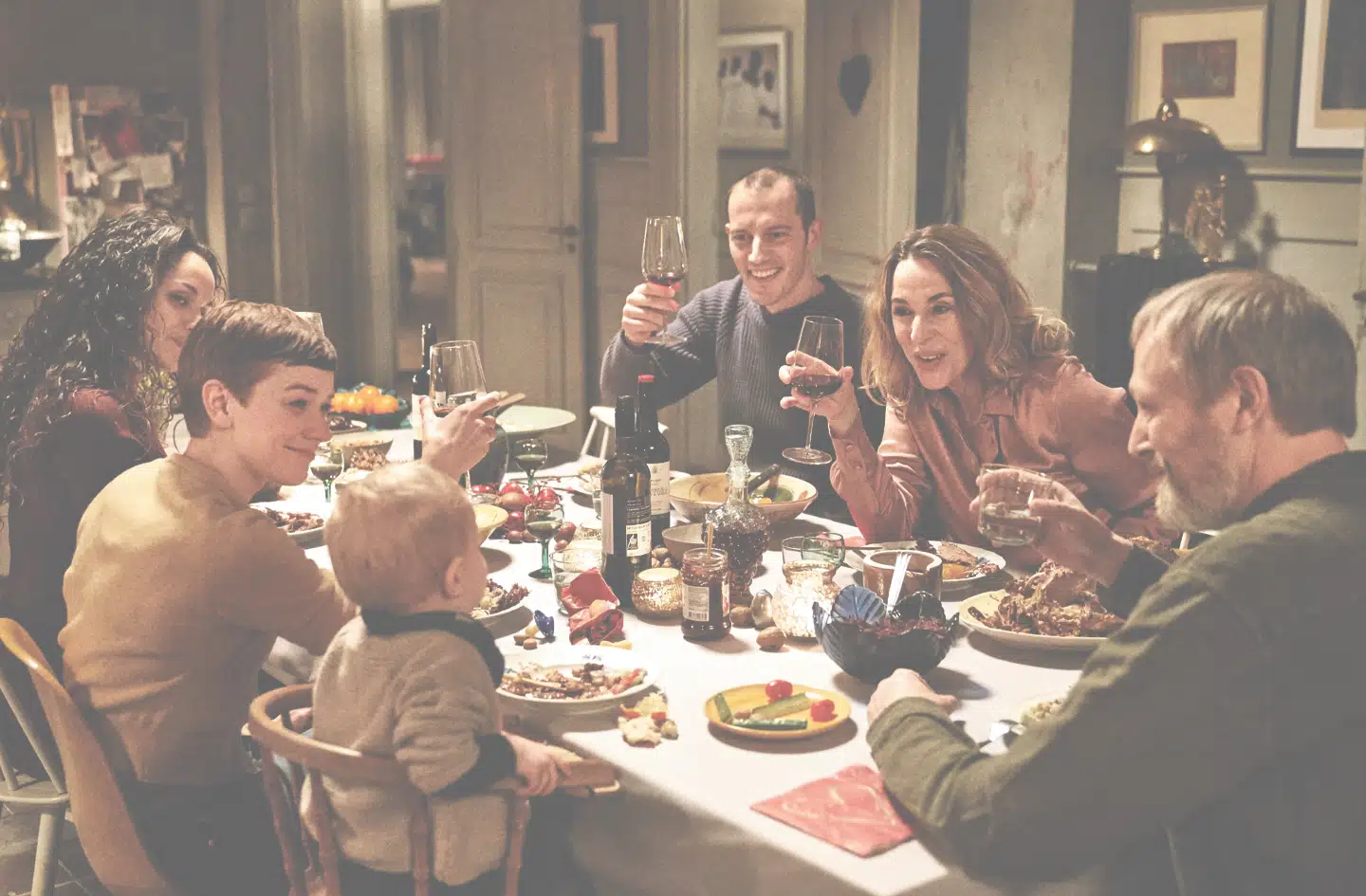 Den profetiske søn August får selv en søn, Anton, som fungerer som familien Kroghs redningsplanke og mulige overskridelse af døden. FOTO: TINE HARDEN/DR