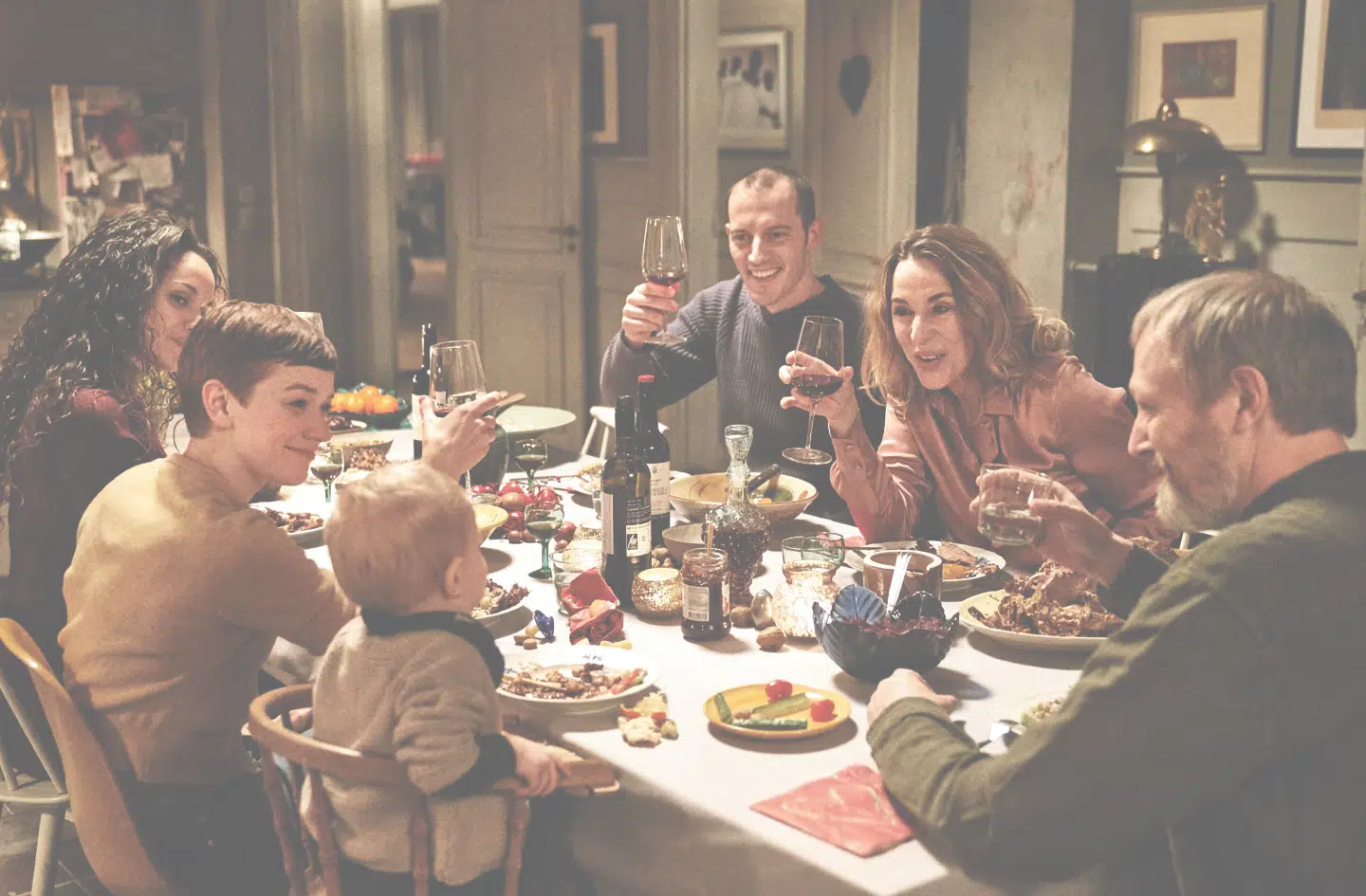 Den profetiske søn August får selv en søn, Anton, som fungerer som familien Kroghs redningsplanke og mulige overskridelse af døden. FOTO: TINE HARDEN/DR