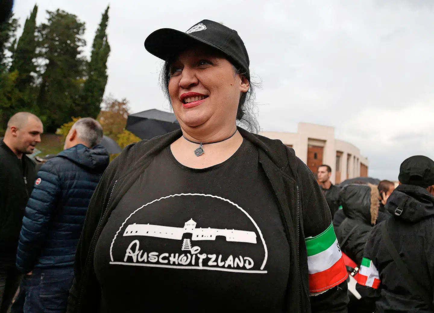 Udryddelseslejren Auschwitz præsenteret som Disneyland. »Bare sort humor,« forklarede den italienske nyfascist Selene Ticchi sig. FOTO: BRANCOLINI/FOTOGRAMME/ROPI