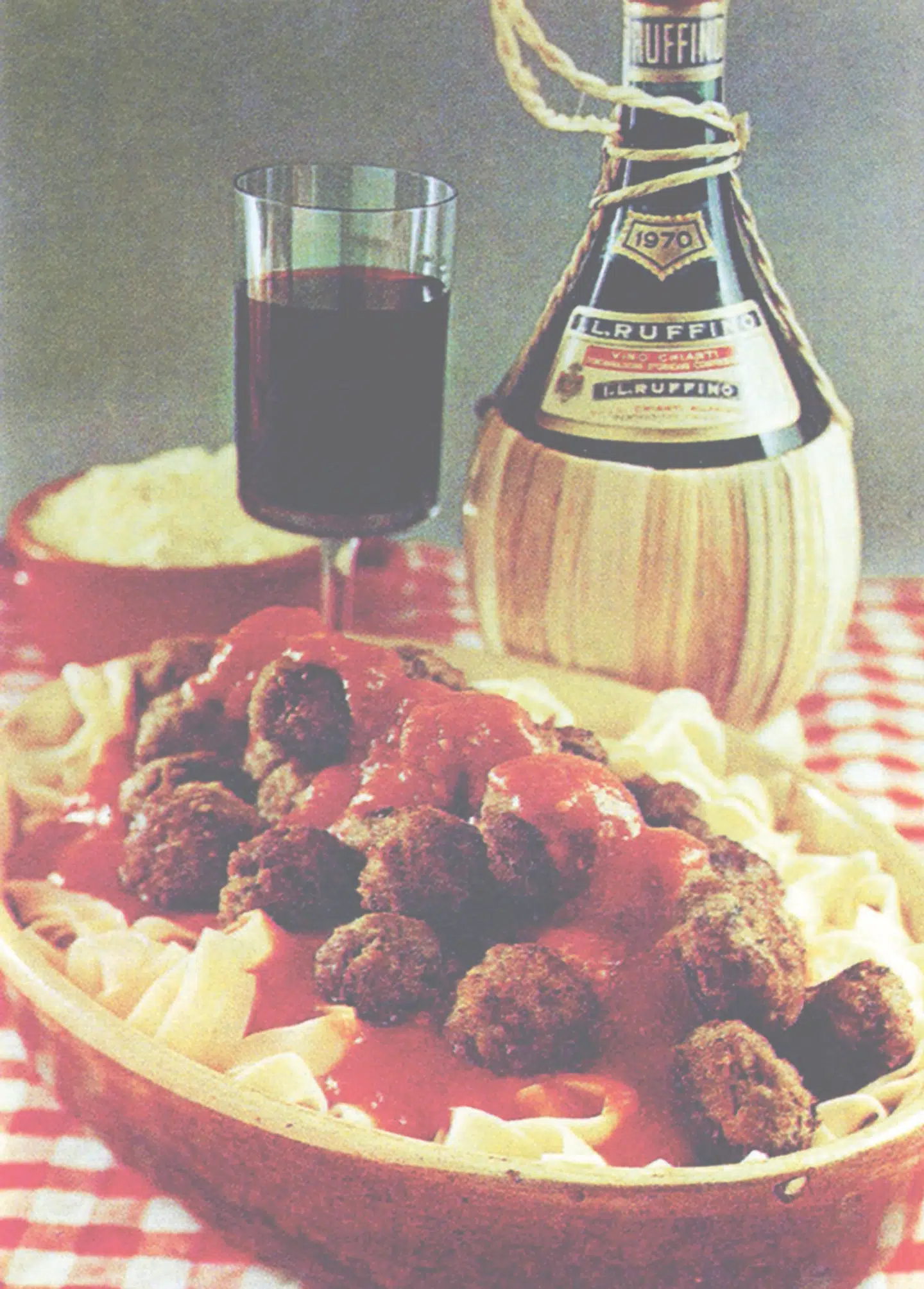 Selvfølgelig skulle der være vin på bordet, da Lotte Havemanns bog om hakket kød udkom i 1975.