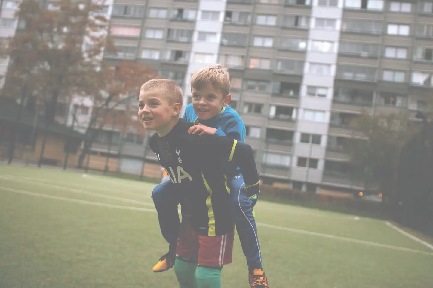 Alexander og Columbus bor i Lundtoftegade, som igen kan træde ind i ghettoland. FOTO: SOFIA BUSK