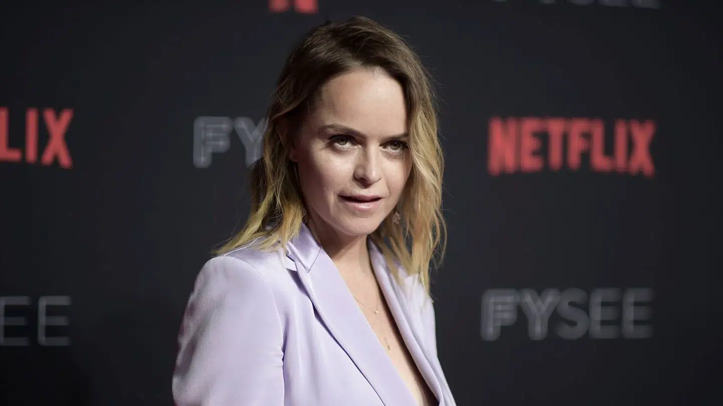 Skuespiller Taryn Manning forsvarer voldtægtsdømte Danny Masterson.