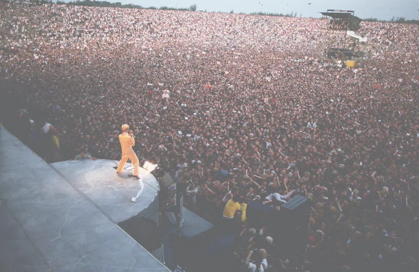 David Bowie optræder på Serious Moonlight Tour, der gjorde Klaus Lynggaard så usigeligt trist og skuffet. FOTO: GETTY IMAGES