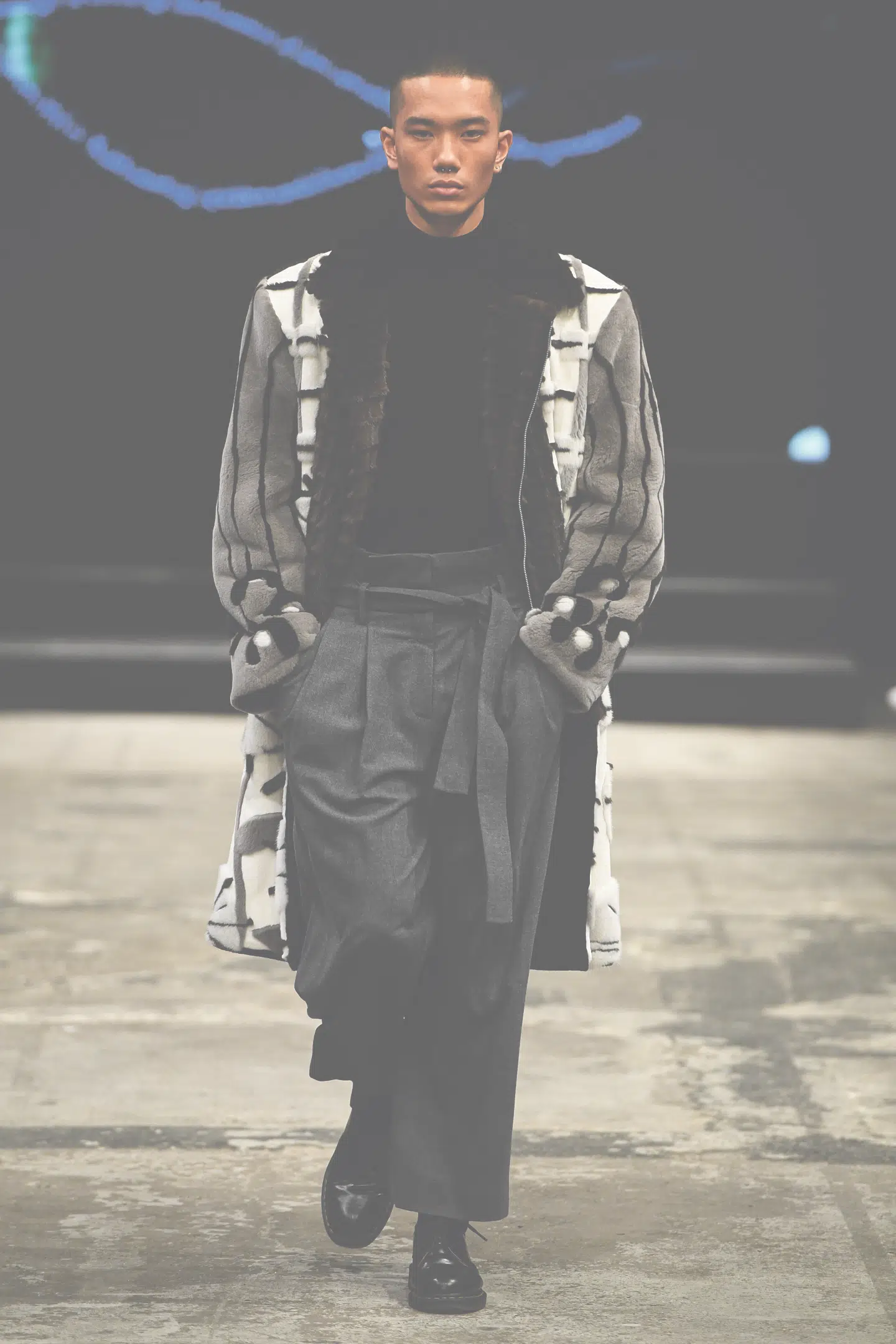 En model viser pels fra Imagine Talents hos Kopenhagen Fur AW 2018. FOTO: KOPENHAGEN FUR