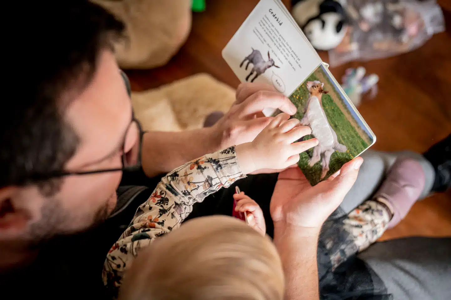Mange tusinde mænd er ikke sikret løn under deres barsel, påpeger fagforeninger.