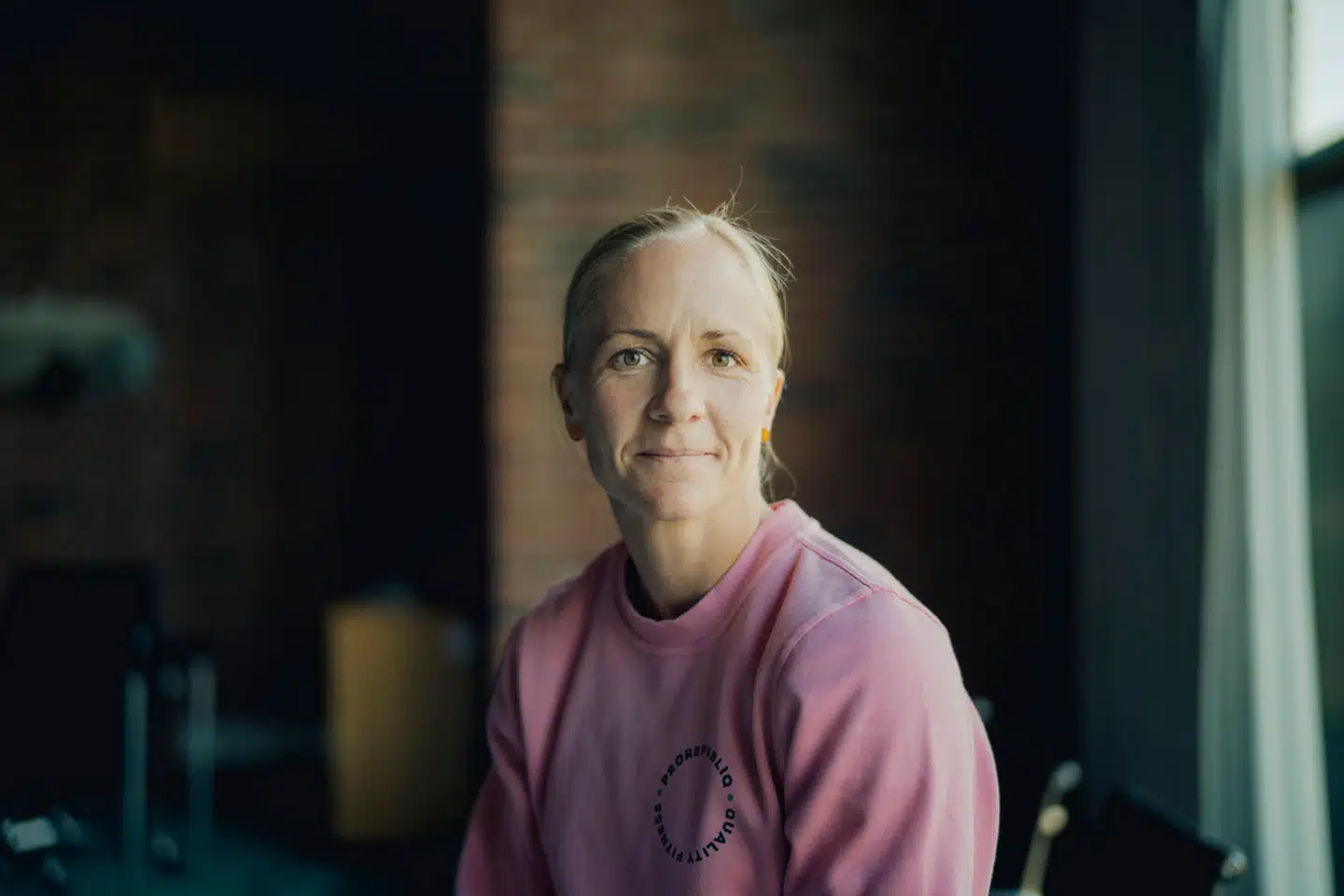 Det er 15 år siden, at politikeren Anne Marie Geisler sidst mærkede til sin depression. Og det er 8 år siden, hun fik at vide, at hun ikke længere lever op til diagnosekriterierne for adhd. Men hun kan ikke blive raskmeldt.