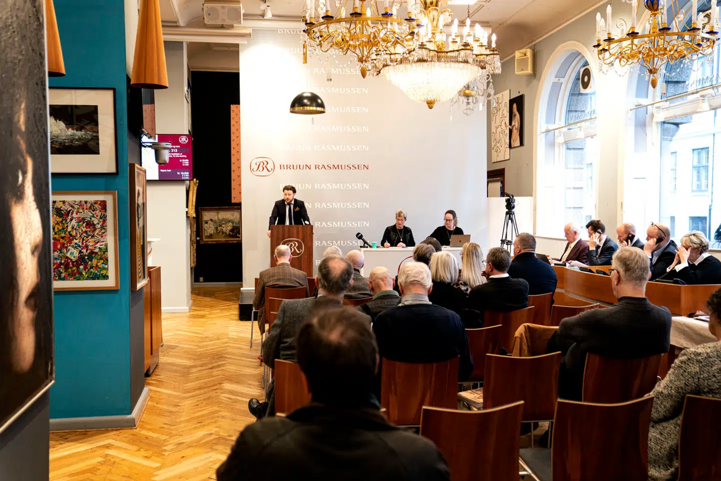 Bruun Rasmussen er solgt til udlandet og er ikke længere en dansk familievirksomhed. Nu forlader virksomheden også de velkendte lokaler på Bredgade i København.