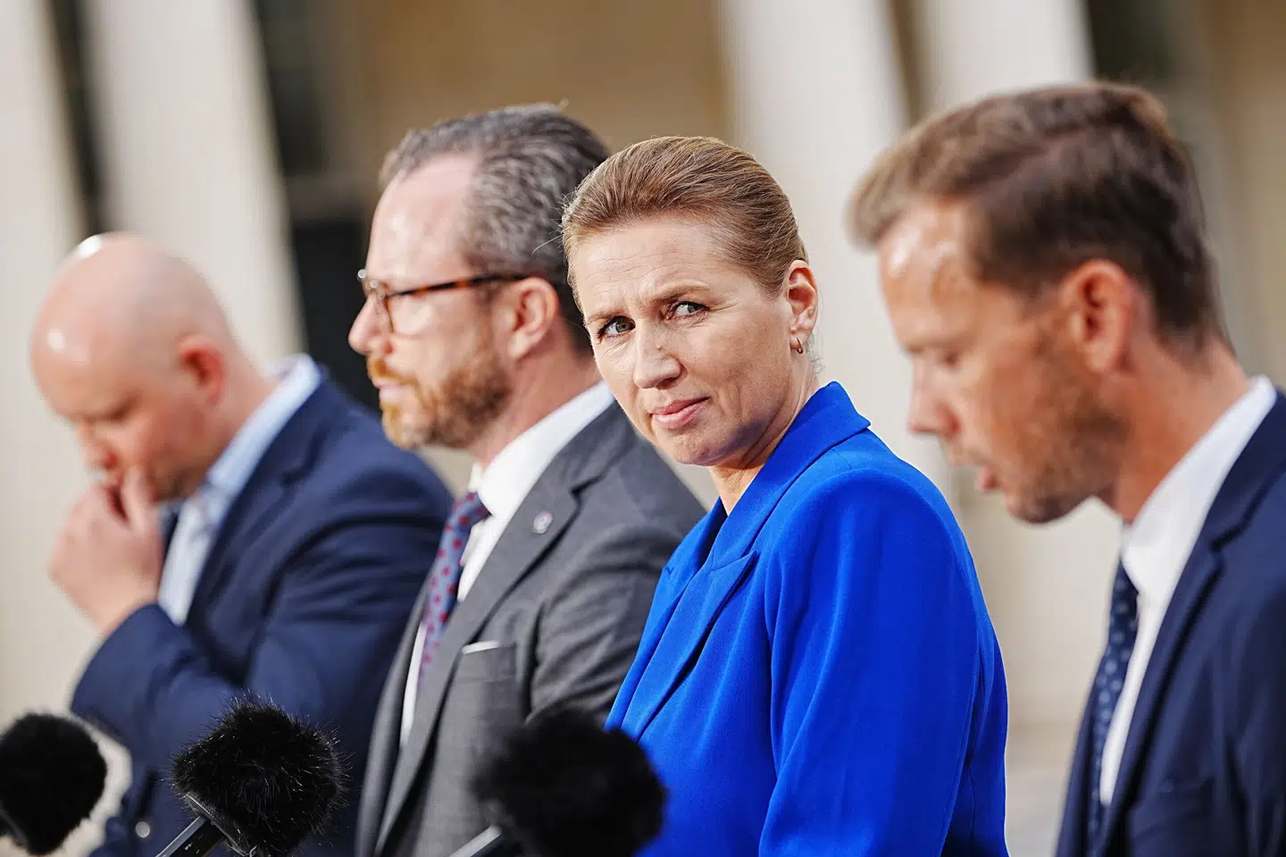Ny bandepakke præsenteres på et pressemøde med statsminister Mette Frederiksen (S), vicestatsminister og økonomiminister Jakob Ellemann-Jensen (V), justitsminister Peter Hummelgaard (S) og kulturminister Jakob Engel-Schmidt (M) på Københavns Politigård.