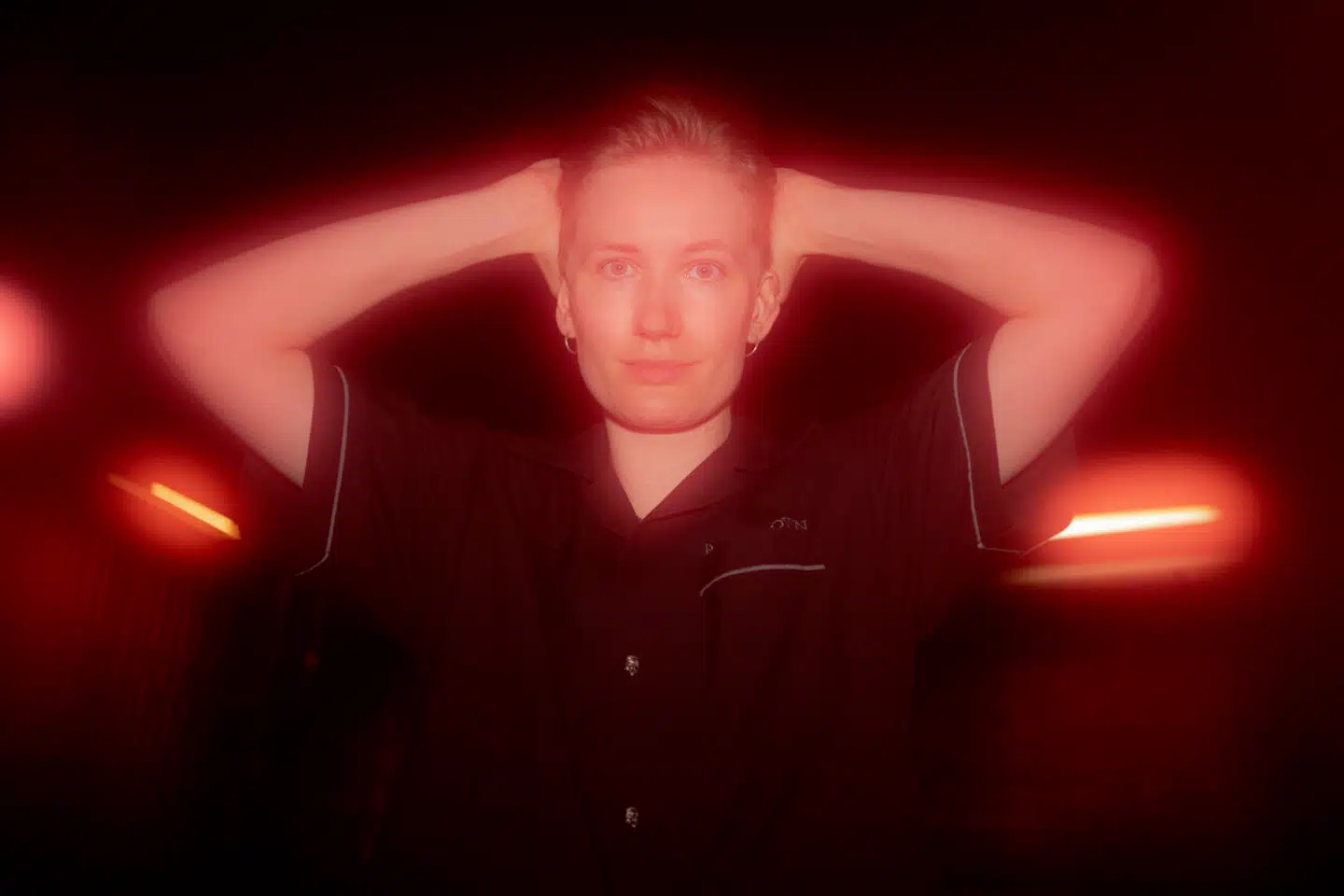 Skuespilleren Lucia Vind Dirchsen, der har fået et gennembrud i succeserien »Badehotellet«, definerer sig som nonbinær og har været meget åben om det.