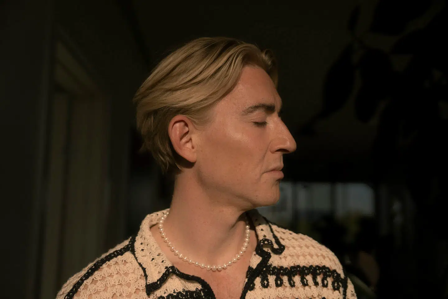 »Måske virker skummetmælk, havregryn, rugbrød, frugt, bøffer og rødvin kombineret med gå- og cykelture samt masser af golf endnu bedre, end Emil Thorups plagsomme alternativ gør,« skriver Helge Adam Møller.