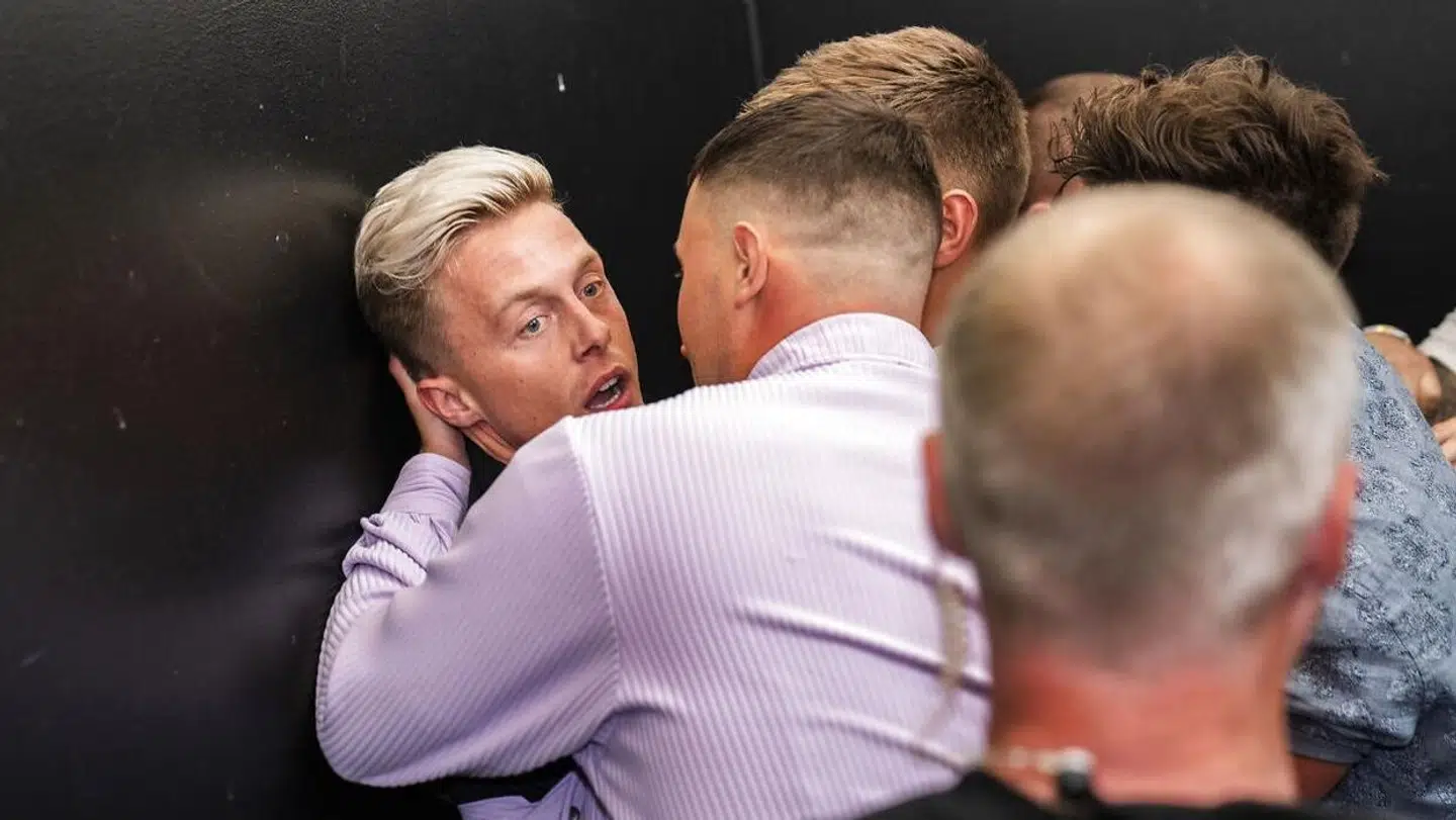 Teitur Skoubo kom også i vælten i 2021, da han blev bortvist fra Reality Awards, fordi han, efter at have fået en advarsel, gik amok og sparkede en vagt i hovedet. Teitur Skoubo slap for retsforfølgelse her, men han har i forvejen tre voldsdomme bag sig – og nu har han så fået erstatning i den ene af dem. Foto: Martin Sylvest