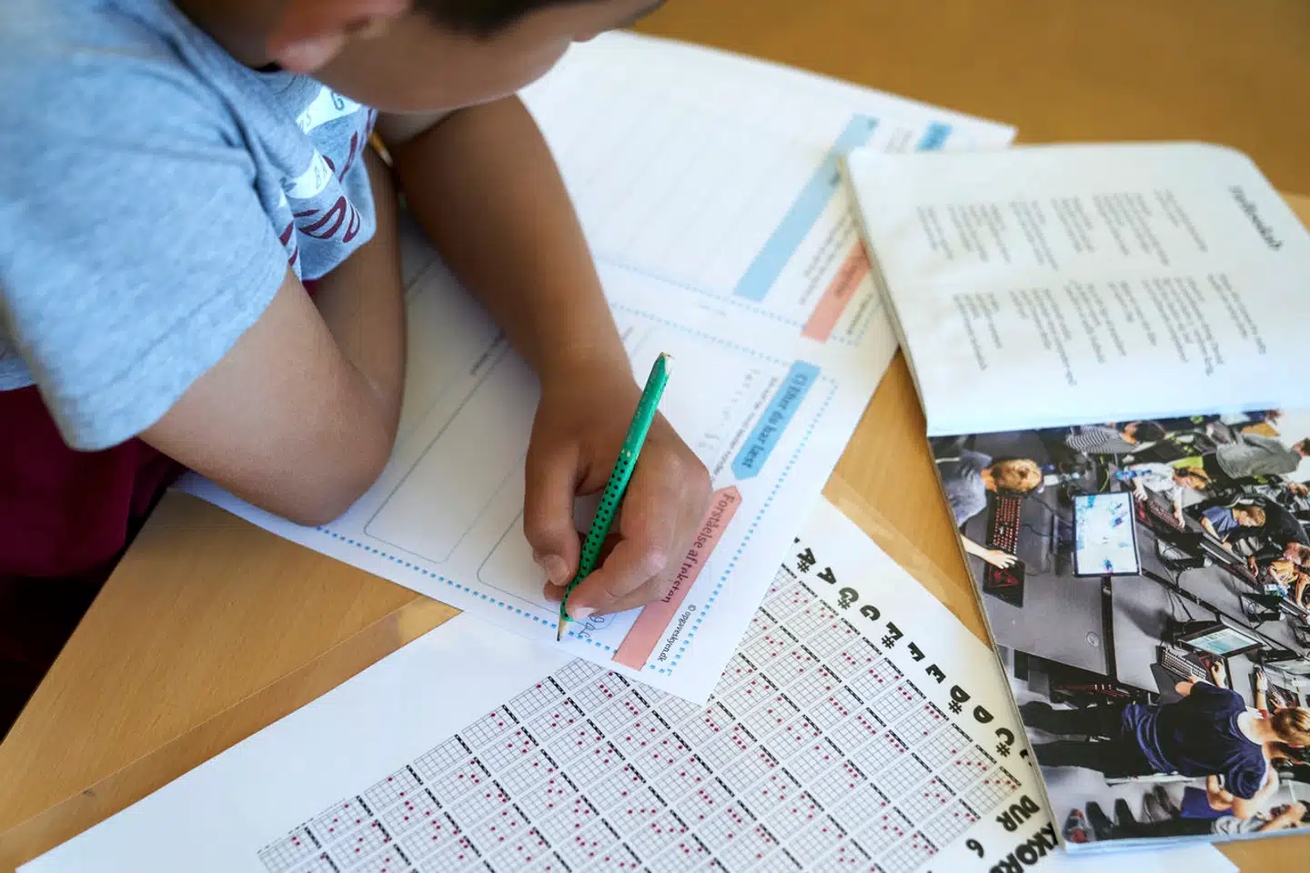 »Det er ikke sygdomsfremkaldende i sig selv at skulle præstere – heller ikke præstere på et højt niveau. Spørgsmålet er, hvilke rammer der sættes om præstationerne, og her er der andre faktorer i de unges liv,« skriver Rikke From.