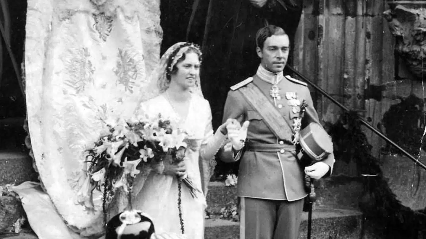 Den svenske arveprins Gustaf Adolf, der her ses ved sit bryllup med prinsesse Sibylla af Sachsen-Coburg-Gotha i 1932, døde i et flystyrt i 1947. Parret fik sammen fem børn.