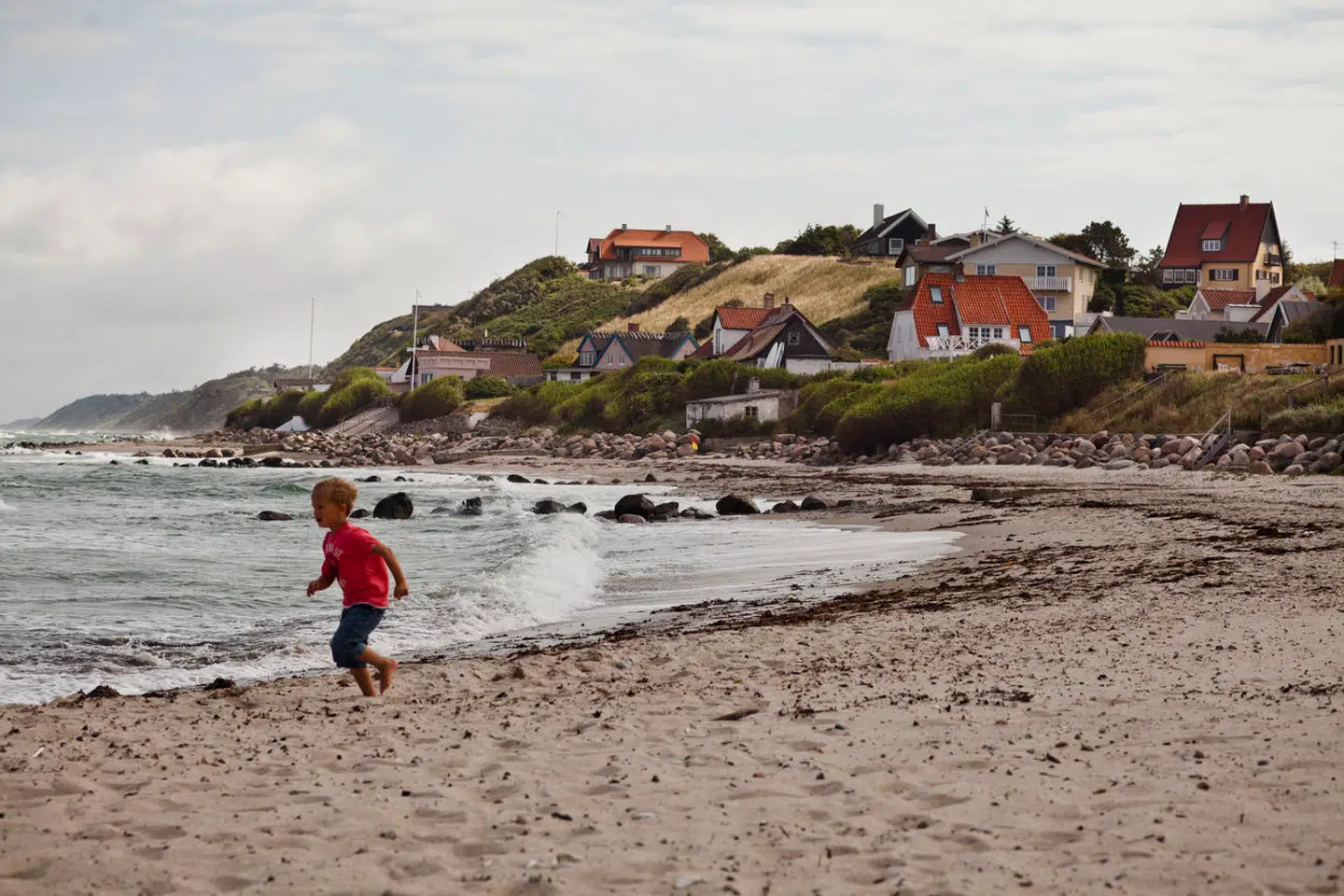 Var det noget med en efterårsferie i Tisvildeleje? Hvis blot du kan læse basalt svensk, kan der være penge at spare.