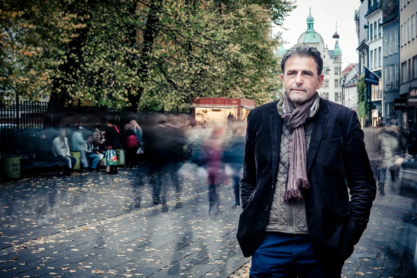 »Hvilken antiautoritær autoritet har kunstneren egentlig over for mine værdier, min livsanskuelse, min erfaring?« spørger Jens Christian Grøndahl.