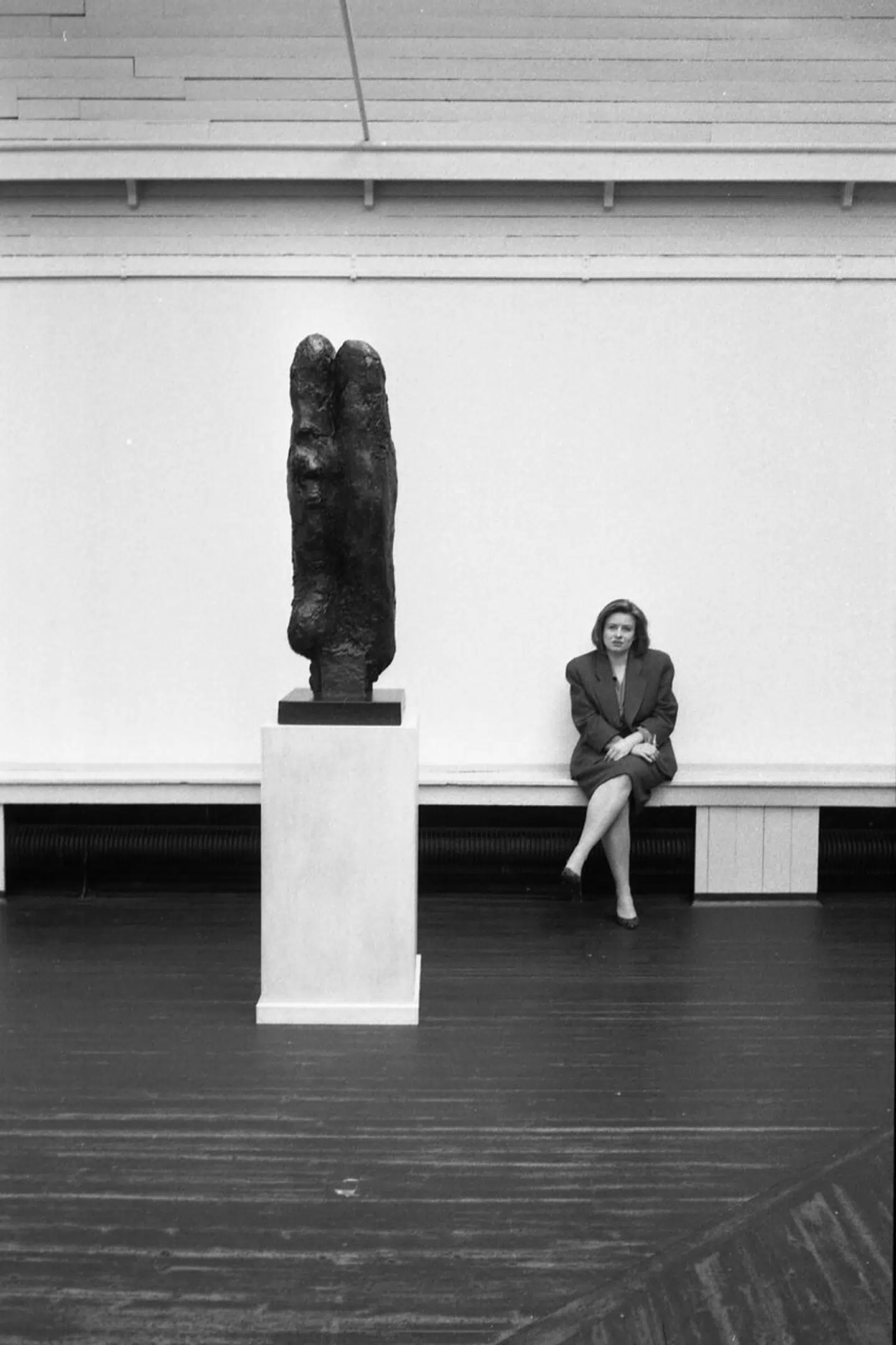 Susanne Ottesen i Per Kirkebys soloudstilling på Den Frie, 1985.