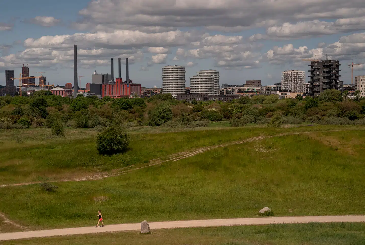 Elever vil med al sandsynlighed ende med at tilbringe en stor del af deres skolegang i pavilloner, fordi byggeriet af en ny skole i forbindelse med københavnsk kæmpebyggeri er blevet udskudt flere år. Det kan få ressourcestærke forældre til at se en anden vej, advarer ekspert.