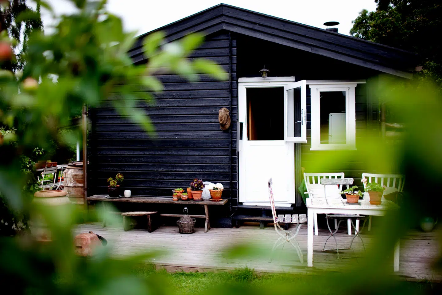 Nuværende sommerhusejere i de kommuner, hvor boligskatten står til at stige fra nytår, kommer ikke til at mærke det direkte på pengepungen, da de får en skatterabat. Men indirekte kan det få betydning, hvis de skal sælge i løbet af de kommende år.
