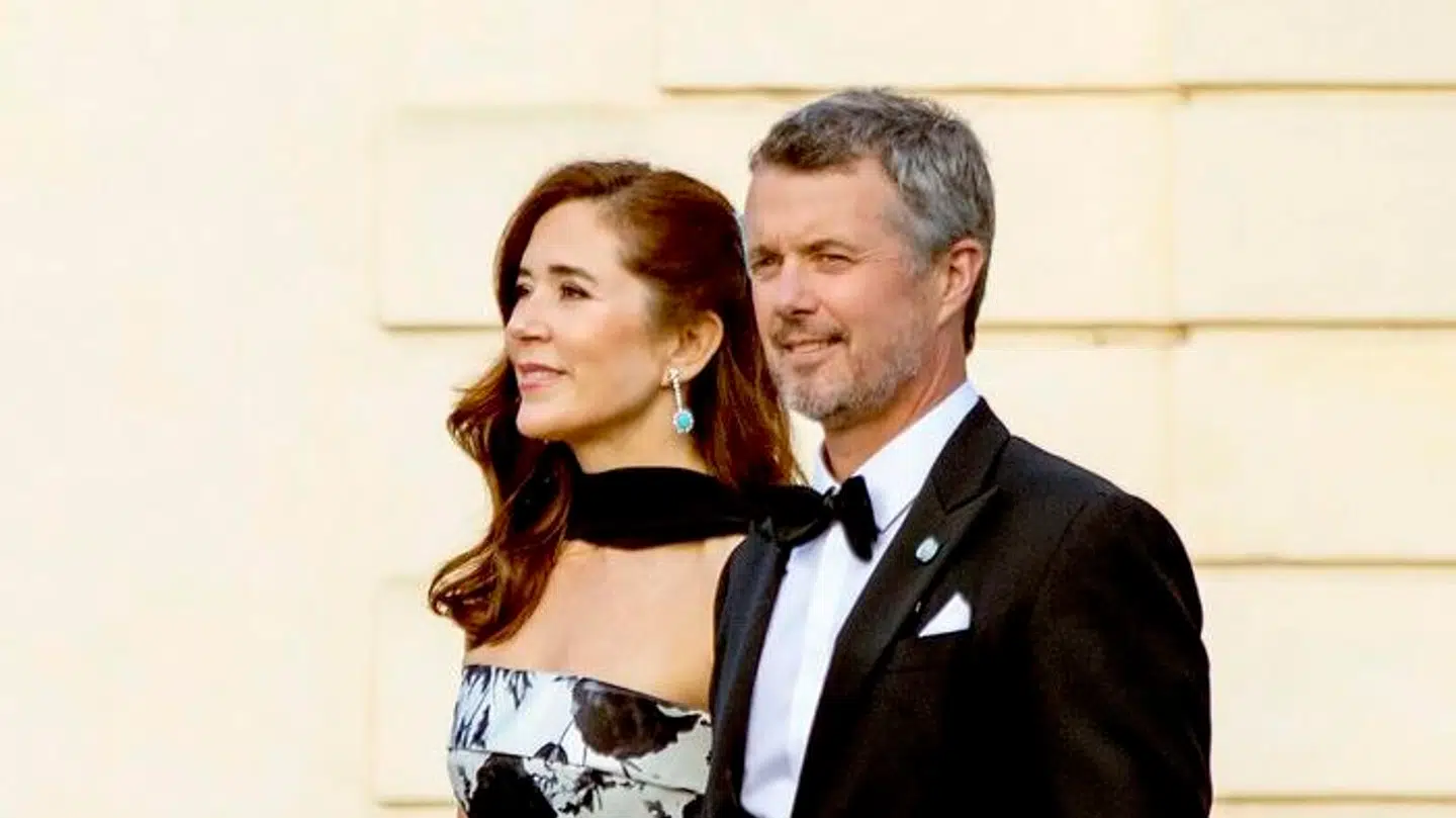 Det danske kronprinspar har også taget turen til Stockholm.