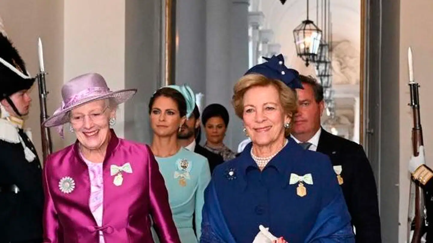 Som det kan ses, så gik Chris O'Neill heldigvis lige bagved den danske dronning.