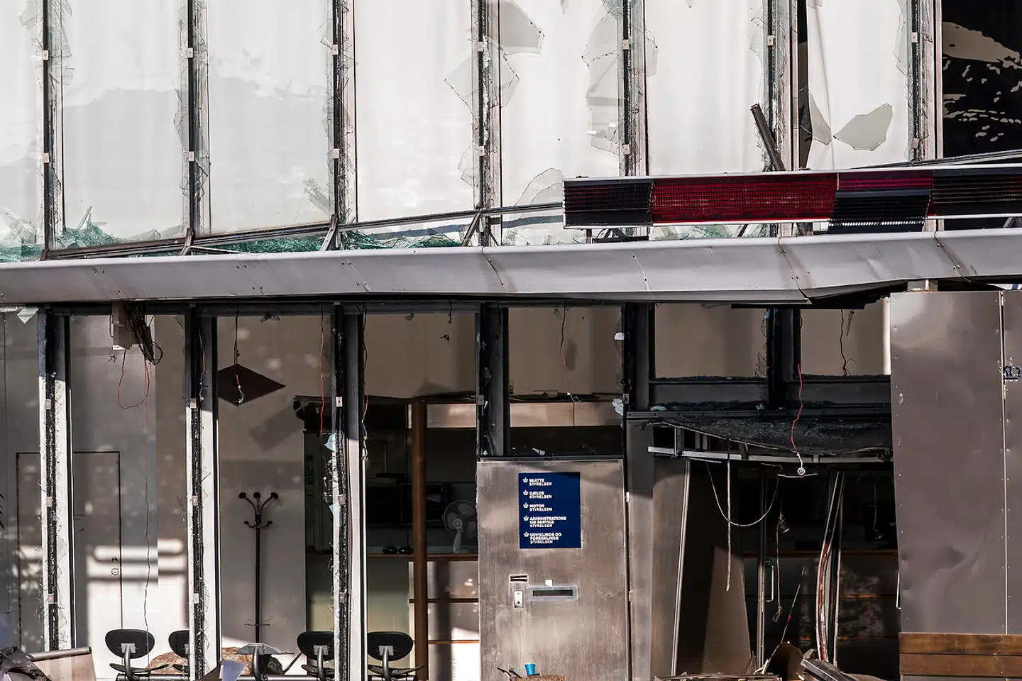 Eksplosionen tirsdag aften smadrede vinduer og facade på Skattestyrelsens kontor i Nordhavn.