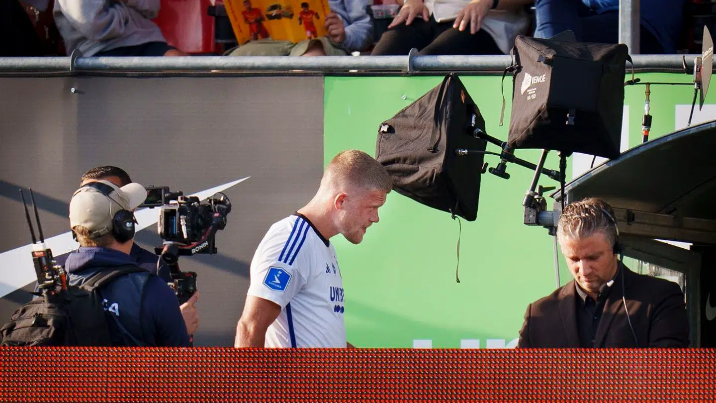 Andreas Cornelius måtte forlade lørdagens topbrag efter 20 minutter på banen.