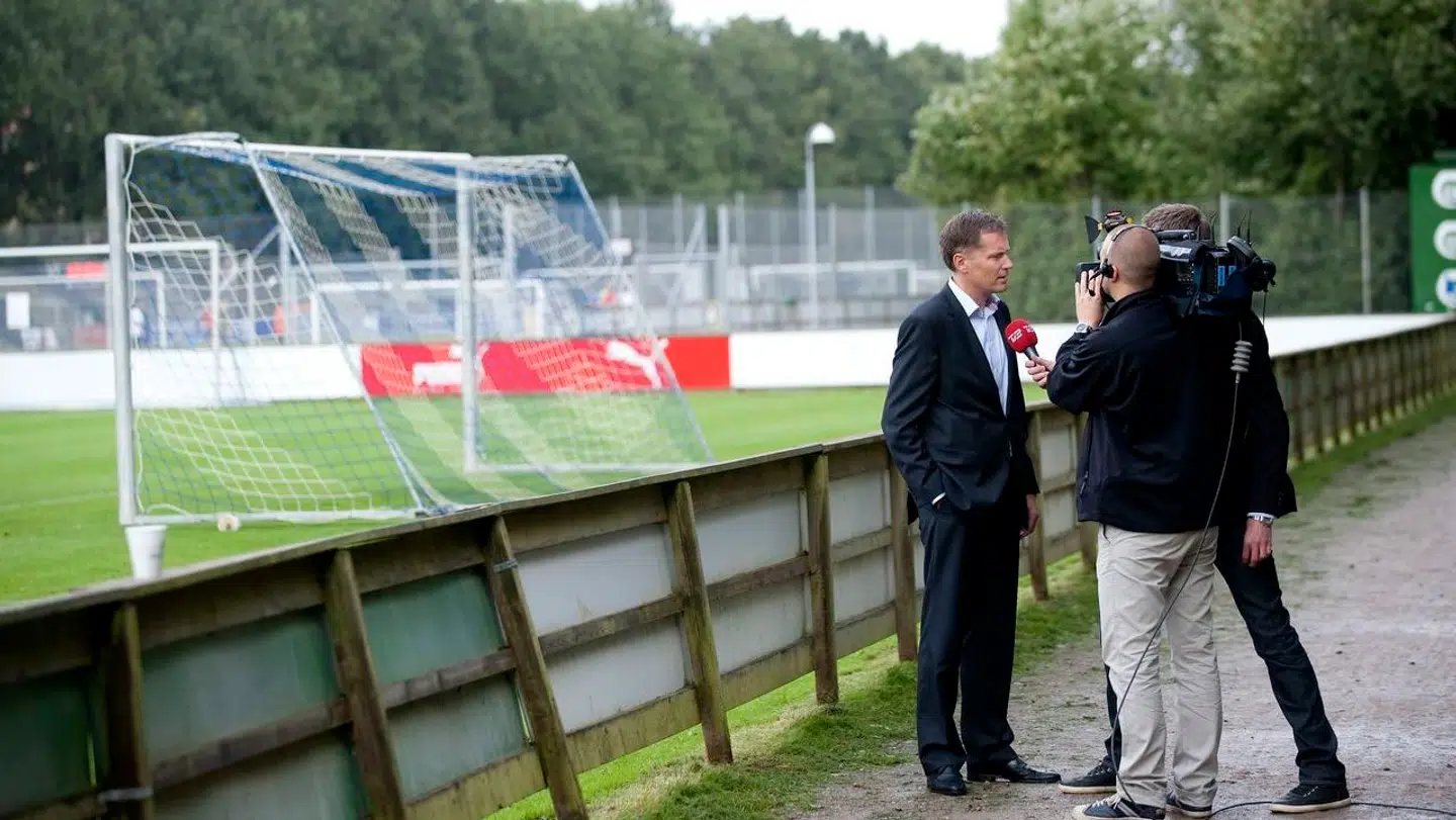 Niels Thorborg, bestyrelsesformand i Odense Sport og Event som ejer OB taler med journalister efter en træning i Ådalen.