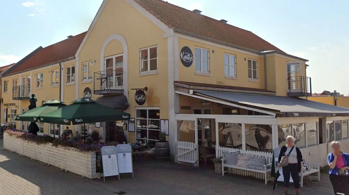 Restauranten Cafe Knuths i Skagen har fået en sur smiley på grund af manglende hygiejne i forbindelse med håndtering af fødevarer.