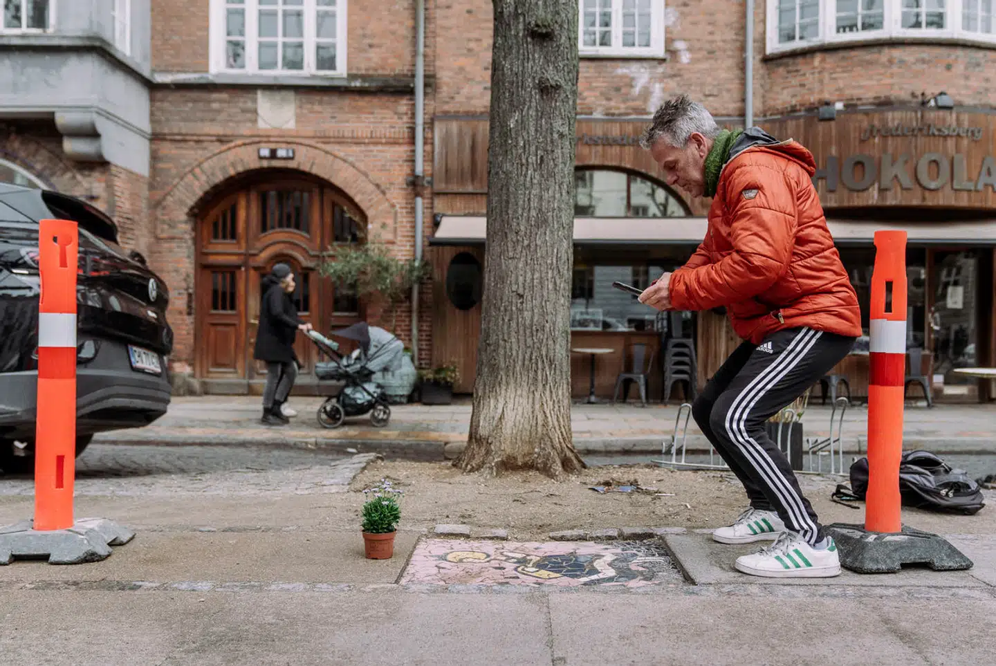 Irma-flisen blev lagt på Frederiksberg Allé i ly af natten en weekend i april.