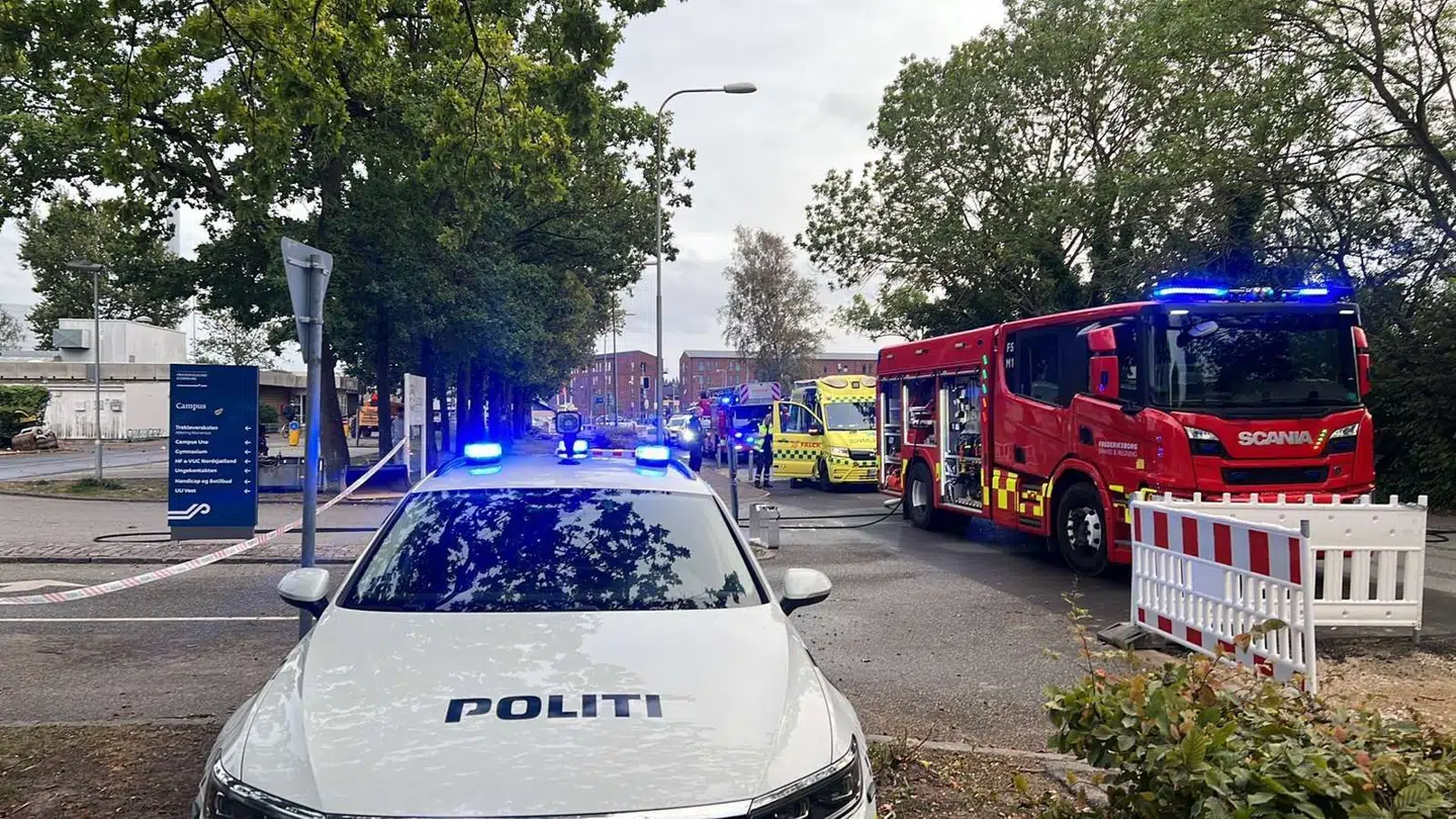 Politi og brandvæsenet er rykket massivt ud i Frederikssund, hvor der er melding om en brand.