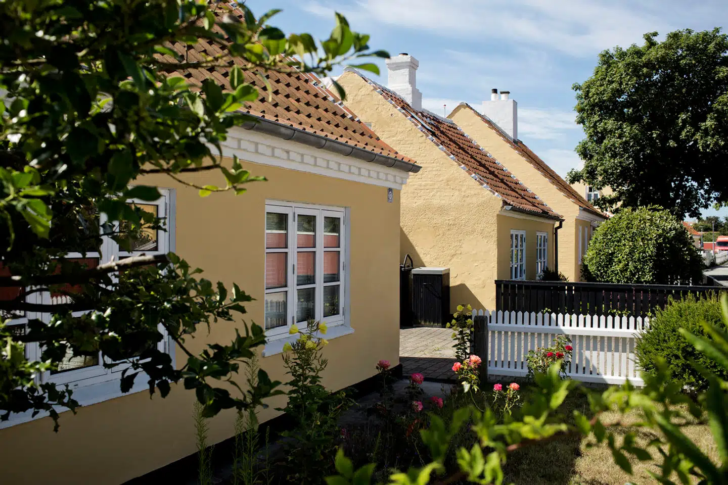 »Cirka fire ud af fem boligejere vil opleve, at de samlede boligskatter falder, mens de sidste cirka 20 procent vil opleve, at de samlede boligskatter stiger,« skriver boligøkonom Lise Nytoft Bergmann