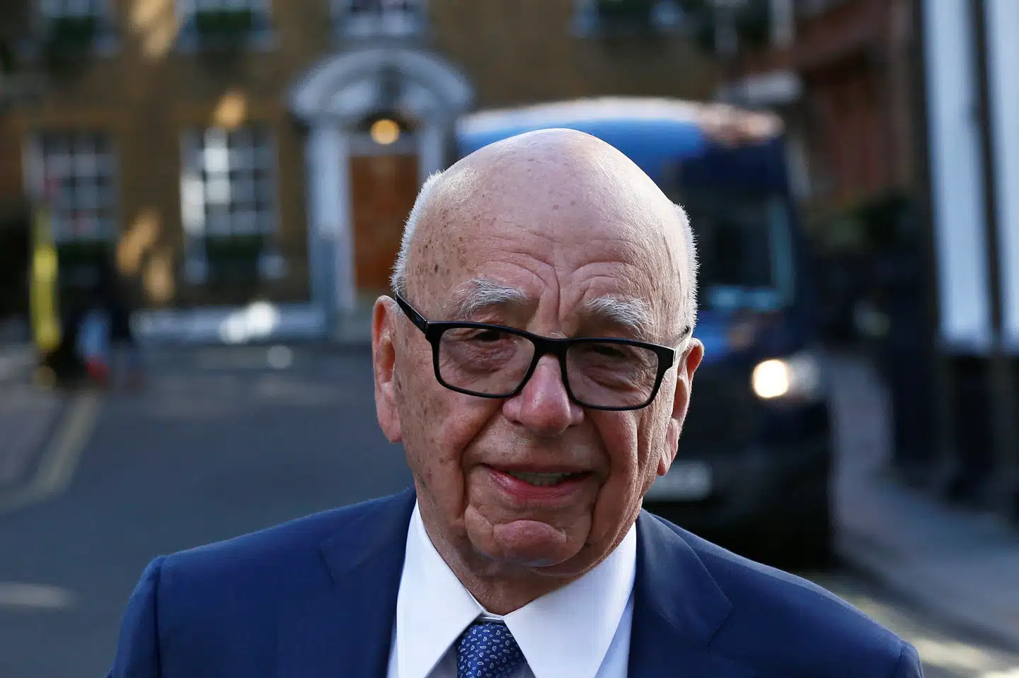 92-årige Rupert Murdoch overdrager ansvaret som bestyrelsesformand i medievirksomhederne Fox Corp og News Corp til sin søn Lachlan. Skiftet sker i midten af november, skriver Murdoch i et brev til sine ansatte ifølge Fox News. (Arkivfoto).