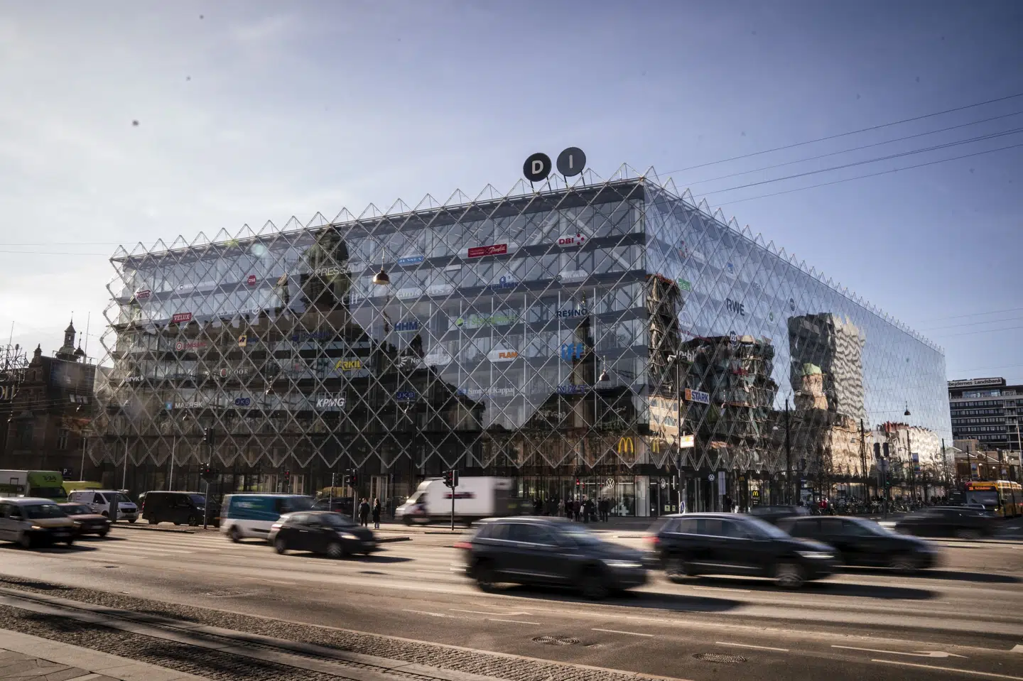 - På vores eksportmarkeder er aktiviteten banket ned af høje renter og lav efterspørgsel. I Danmark er vi stærkt afhængige af at handle med verden omkring os, så når det blæser der, kommer danske virksomheder også i modvind, siger Morten Granzau, vicedirektør i Dansk Industri, i en skriftlig kommentar. (Arkivfoto).