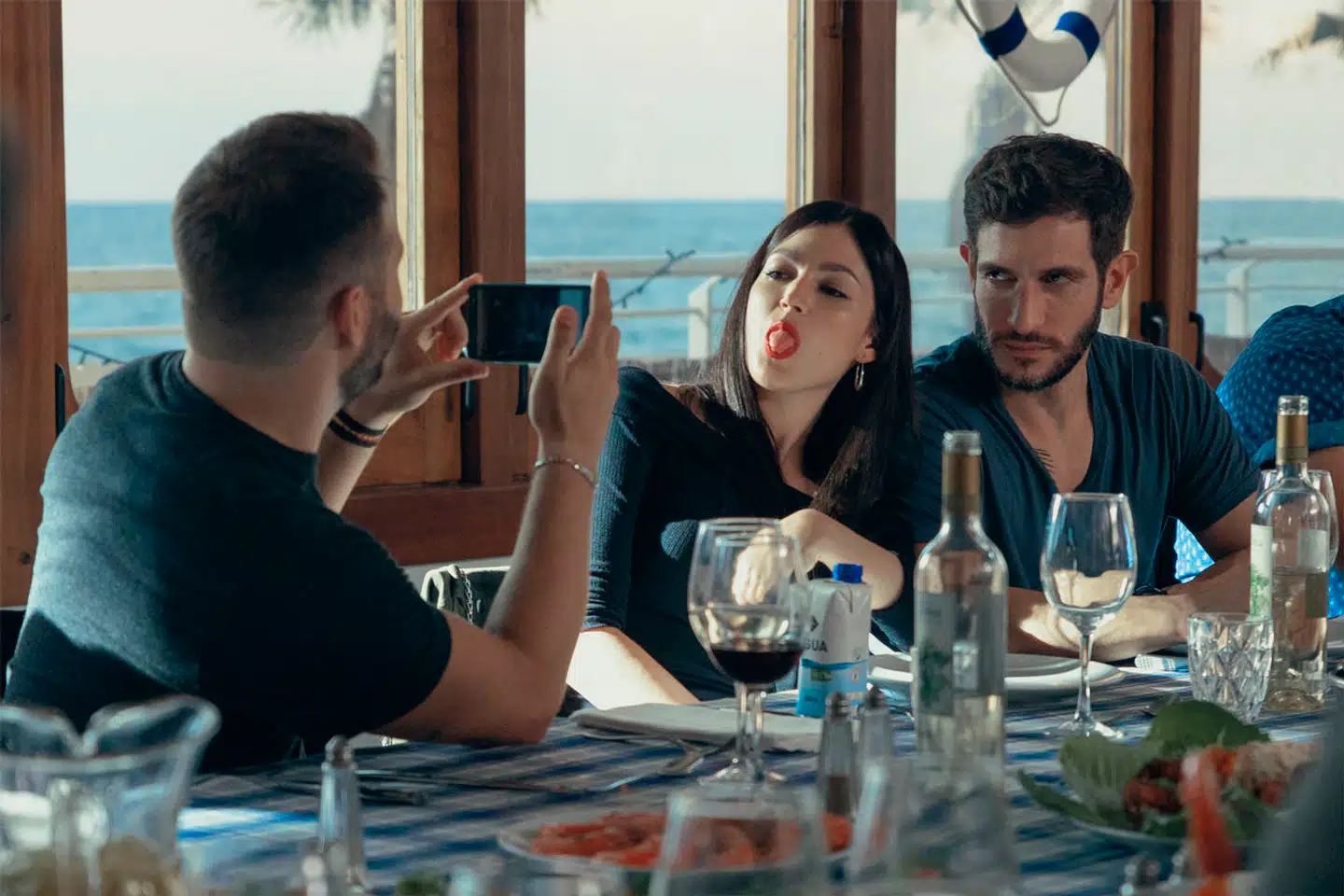 Kort efter at have slået Pedro Rodríguez ihjel deltog Rosa Peral og Albert Lopéz i en glad middag med kolleger fra Barcelonas kommunale politikorps. En scene, der naturligvis er med i Netflix-serien »Burning Body«, hvor Úrsula Corberó og Quim Gutiérrez spiller de to dømte mordere.