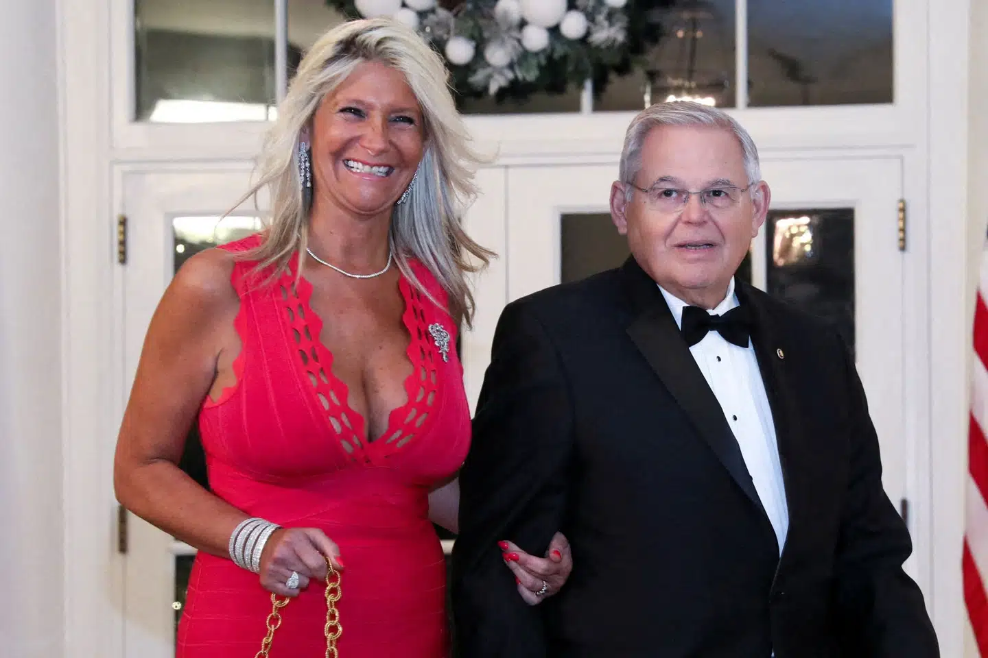 Bob Menendez og hans hustru, Nadine, er begge blevet sigtet for at have modtaget bestikkelse. Men Bob Menendez har ingen planer om at forlade Senatet, hvor han er valgt til i New Jersey. (Arkivfoto).