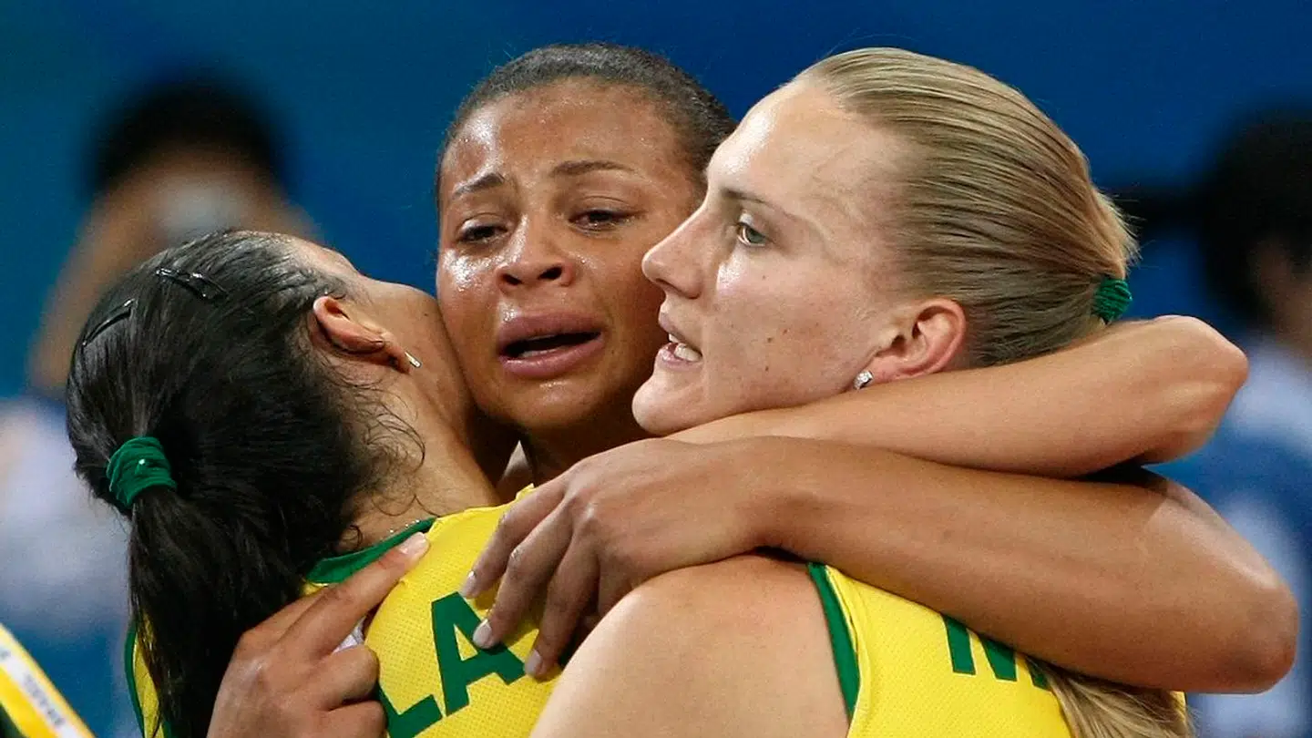 Walewska Oliveira (i midten) fejrer OL-guldet i Beijing 2008 med to holdkammerater.