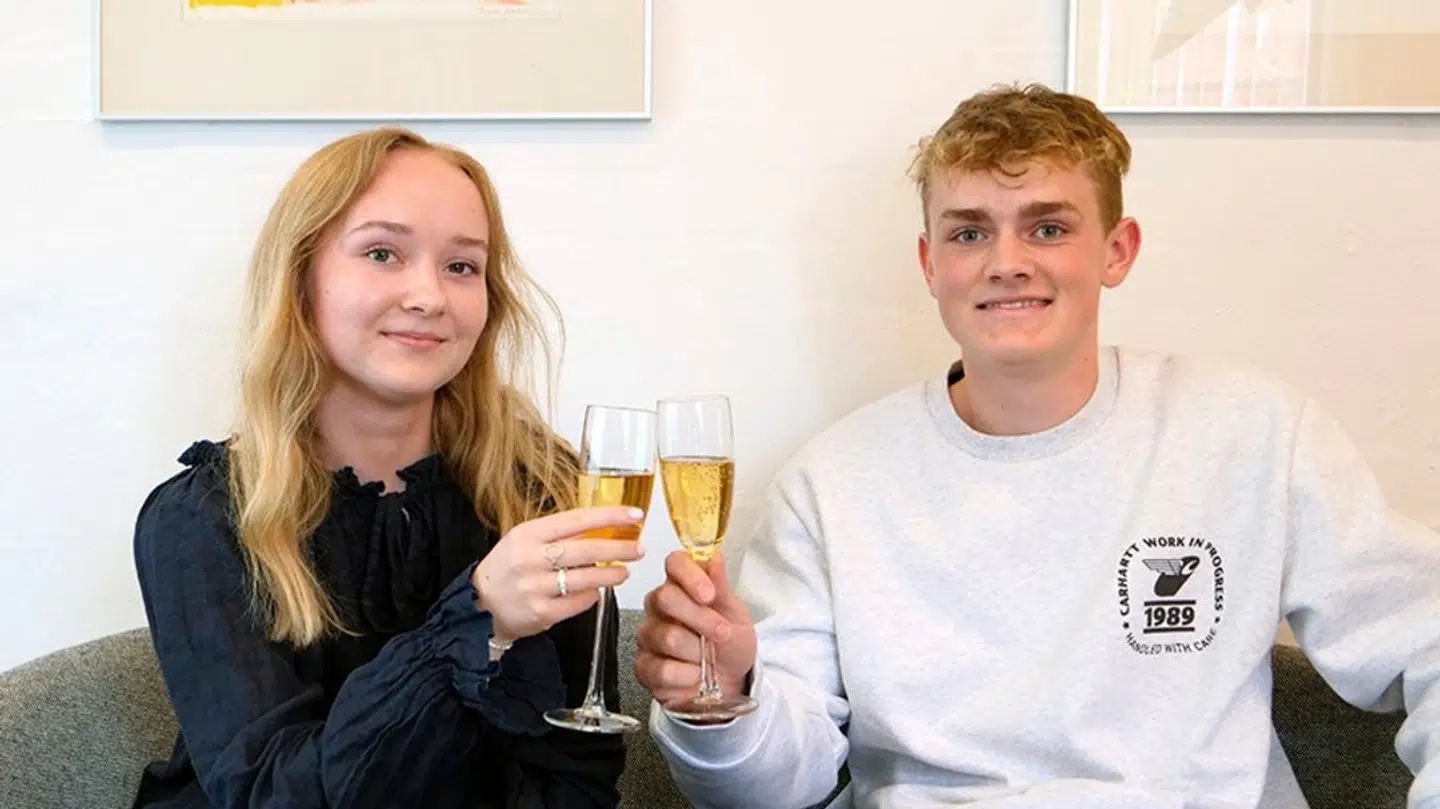 De to 18-årige udvalgte fra Holstebro Kommune: Mille Mortensen og Mads Bennedsgaard.