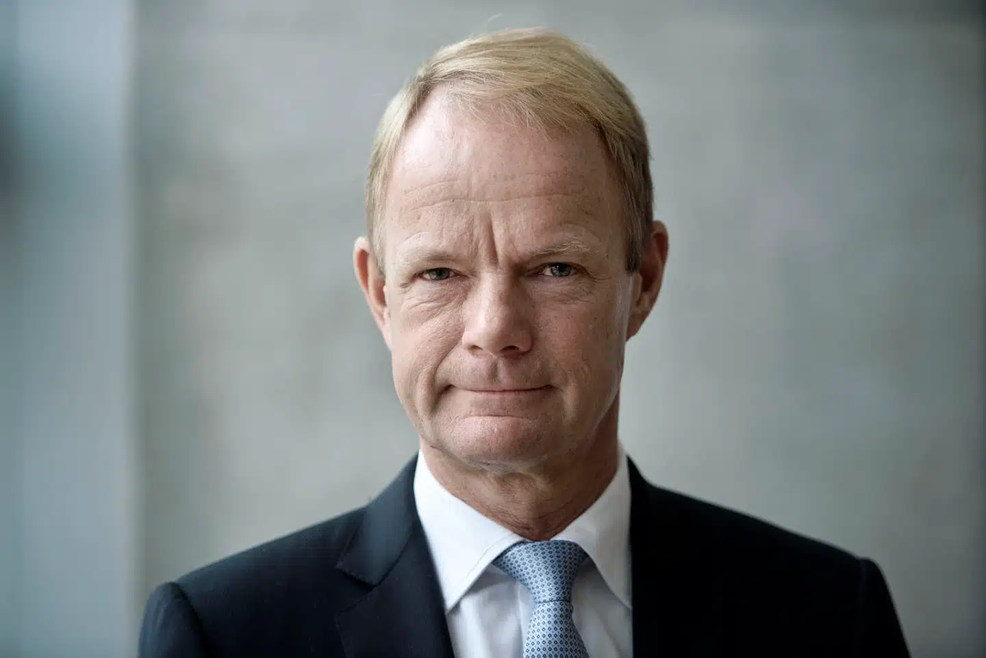 Kåre Schultz er blevet forfatter og har skrevet en bog. Men det skulle han ikke have gjort.