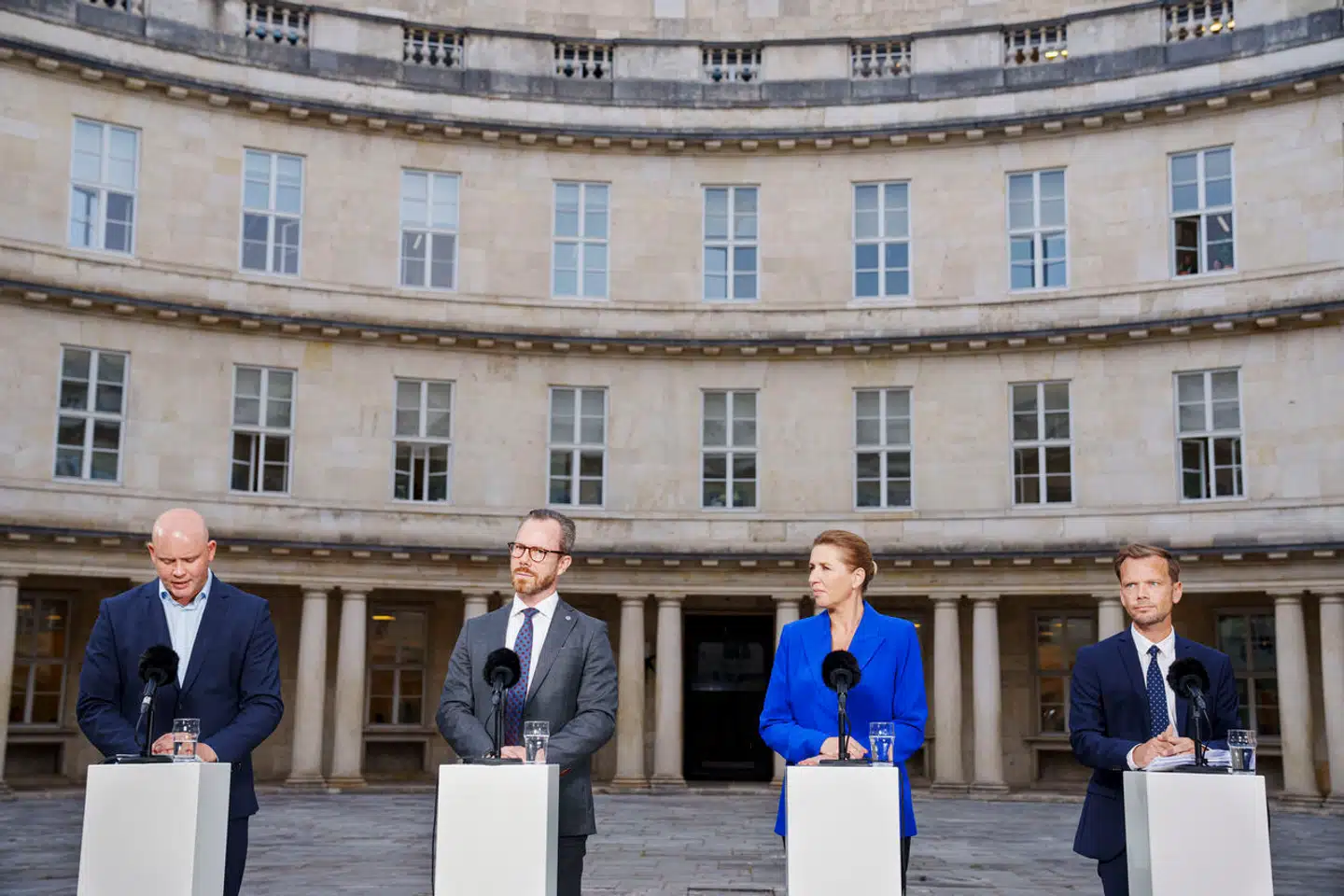 »Mulighed for livstidsdom må indføres for at skabe en præventiv effekt. Dette vil føre til en større grad af retfærdighed i retssystemet. I alt for lang tid har samfundet været for ivrigt efter at fokusere på resocialisering og integration på bekostning af ofrene,« skriver Joachim Mortensen.