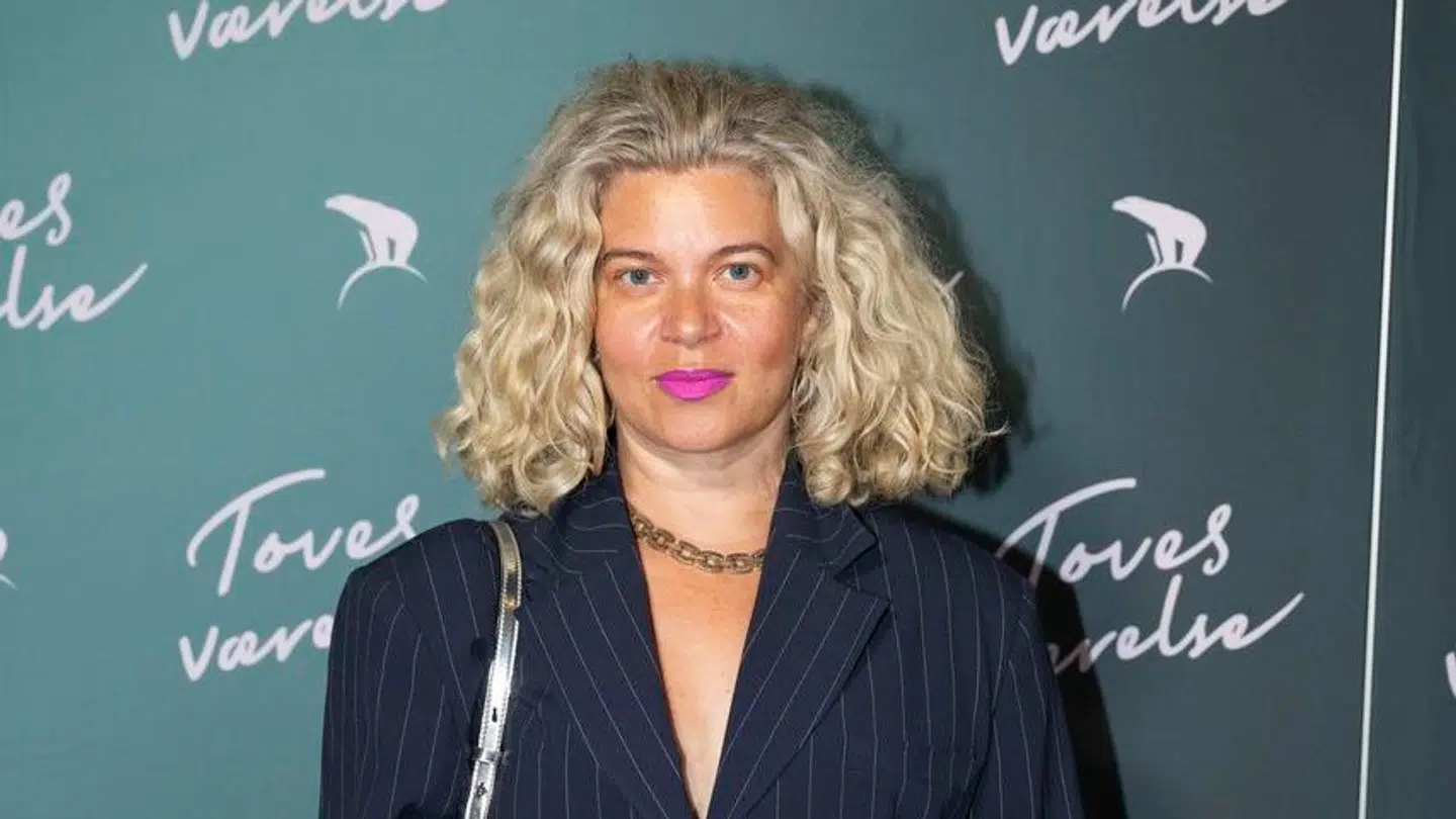 Sara Bro er vært i 'Sara & Monopolet'.