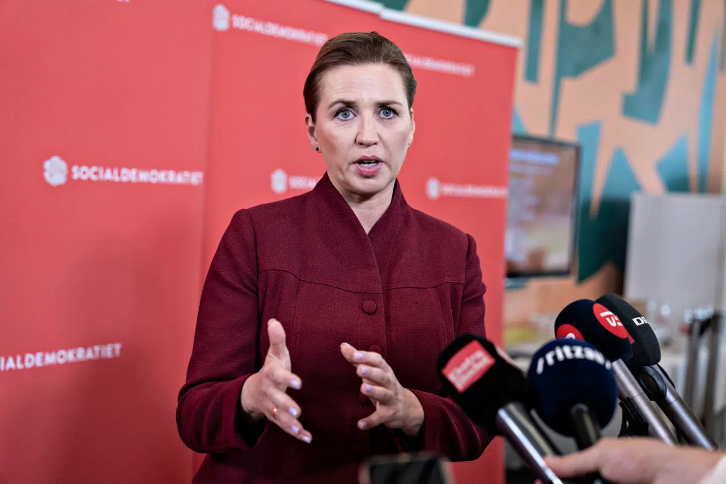 »Det, jeg kommer med nu, er ikke en kritik af jer børnefamilier, der kan have svært ved at få hverdagen til at hænge sammen,« sagde Mette Frederiksen i sin tale på Socialdemokratiets årsmøde. Efterfølgende bad journalisterne statsministeren om at uddybe netop dén pointe.